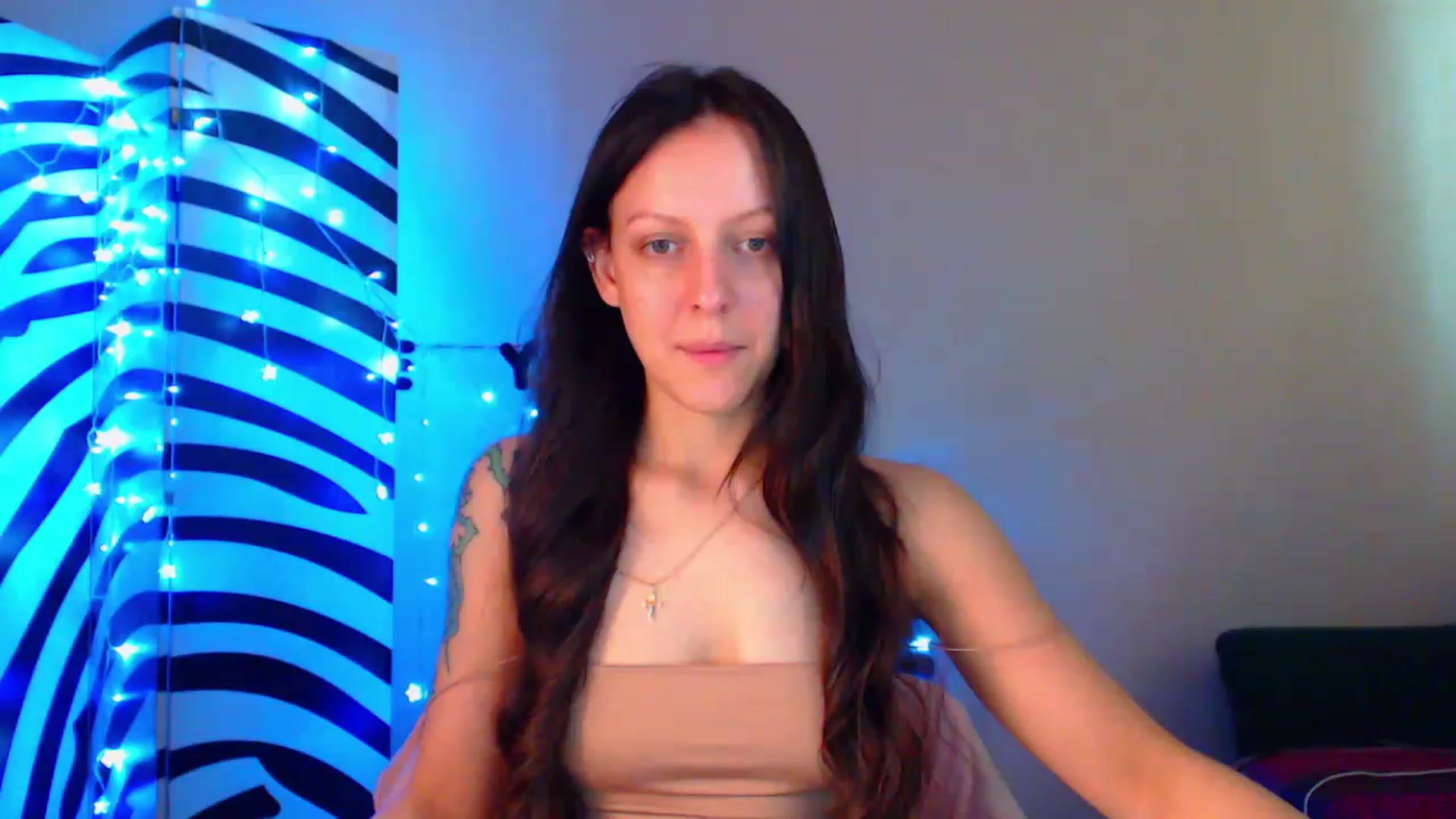 Gallery image thumbnail from Cos_Sexy's myfreecams stream on, 06/22/2023, 11:00 image 14 of 20