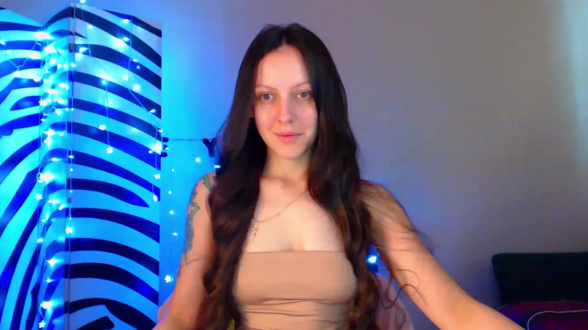 Gallery image thumbnail from Cos_Sexy's myfreecams stream on, 06/22/2023, 11:00 image 9 of 20