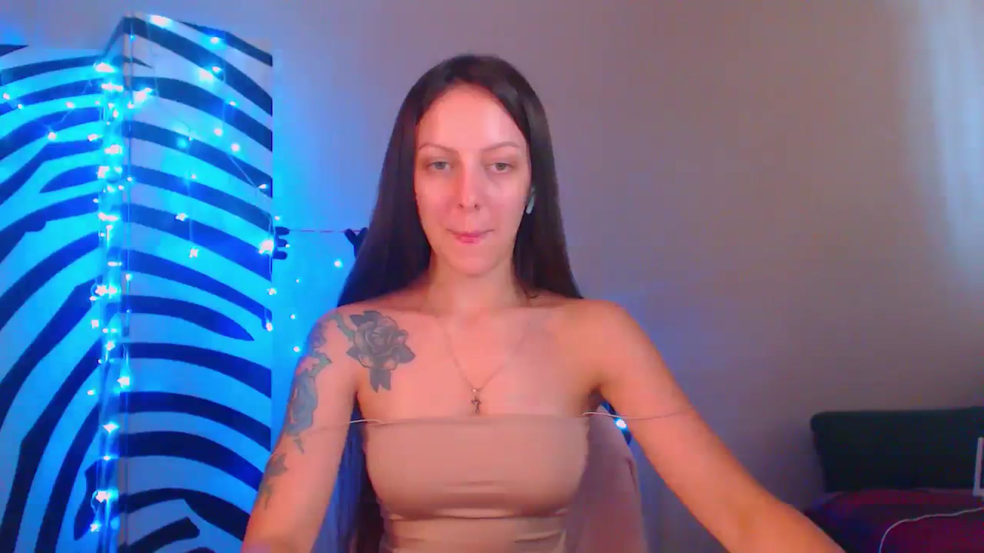 Gallery image thumbnail from Cos_Sexy's myfreecams stream on, 08/07/2023, 13:21 image 2 of 20
