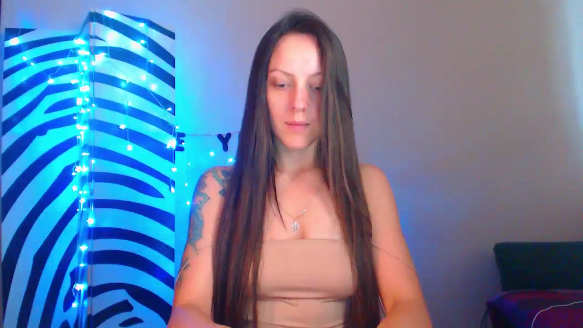 Gallery image thumbnail from Cos_Sexy's myfreecams stream on, 08/08/2023, 11:46 image 14 of 20