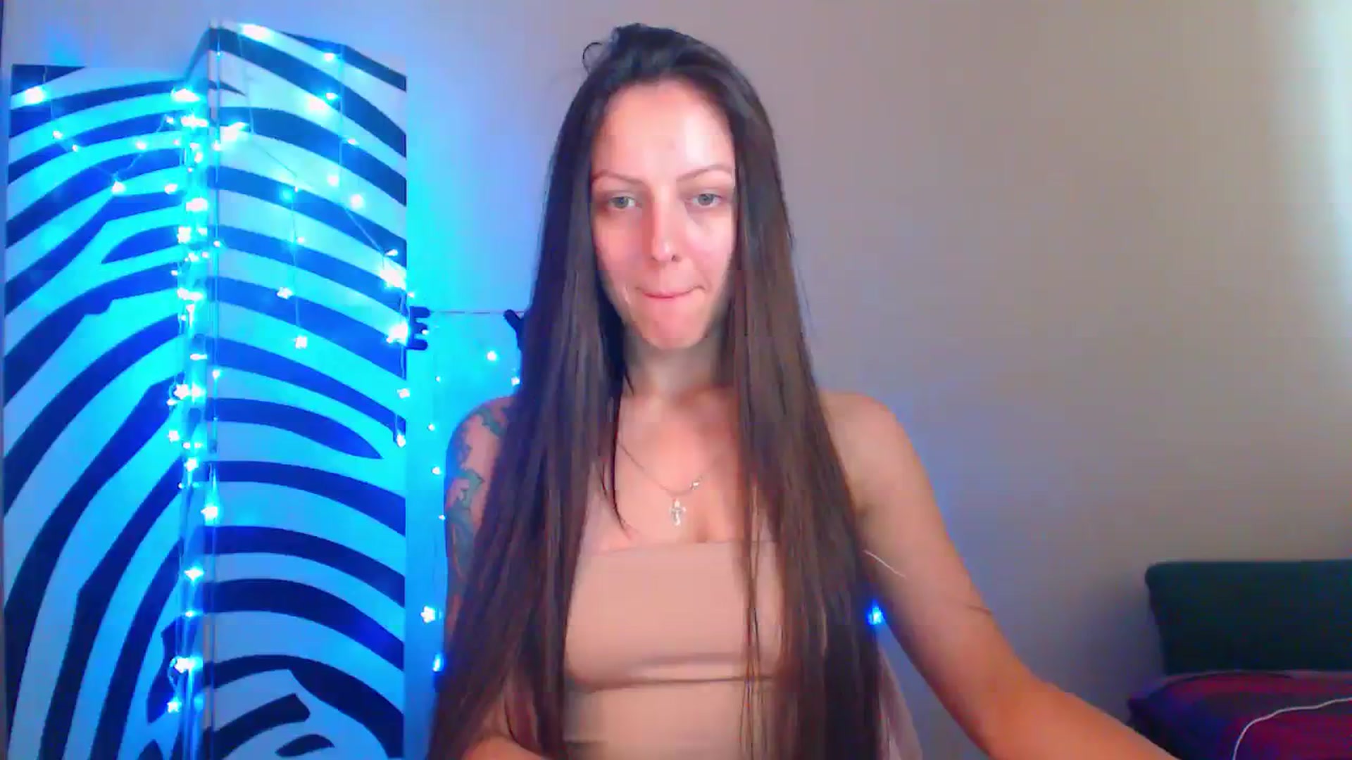 Gallery image thumbnail from Cos_Sexy's myfreecams stream on, 08/08/2023, 11:46 image 15 of 20