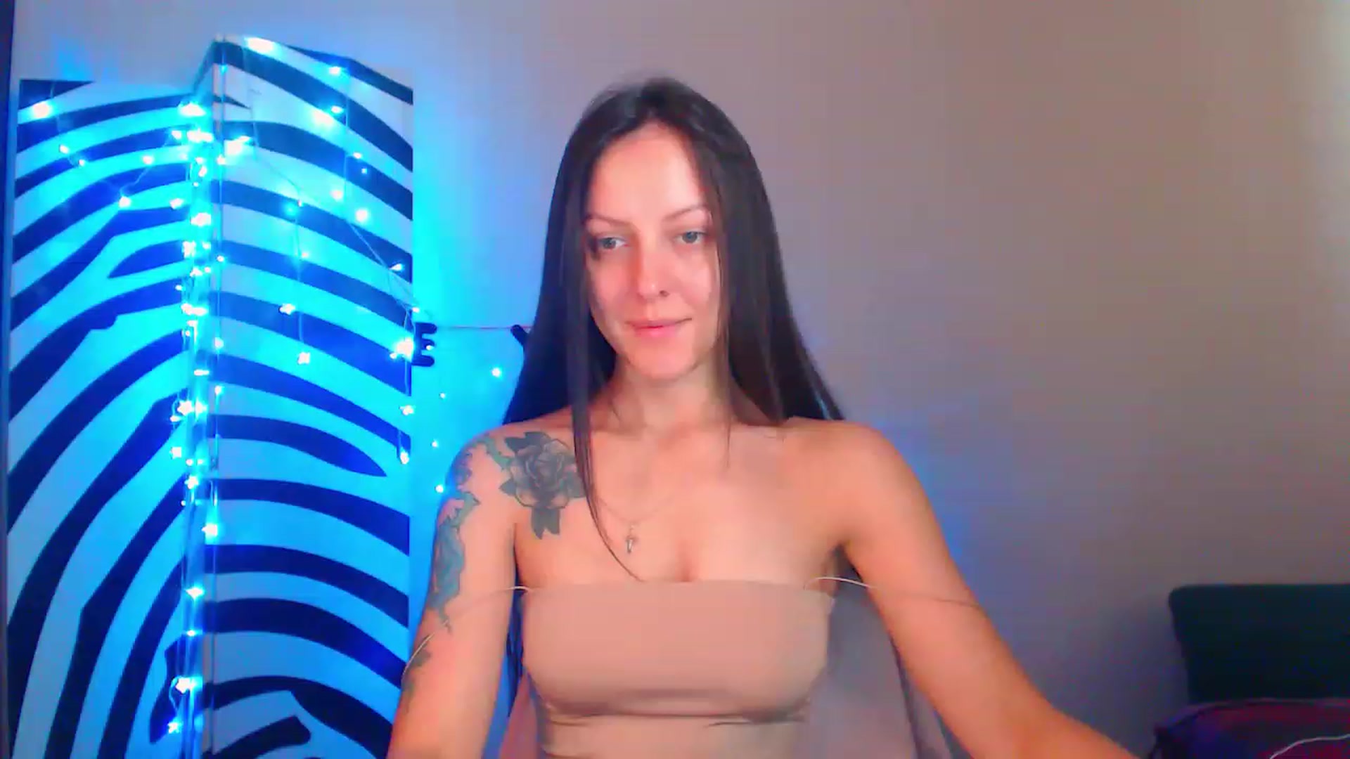 Gallery image thumbnail from Cos_Sexy's myfreecams stream on, 08/09/2023, 08:51 image 16 of 20