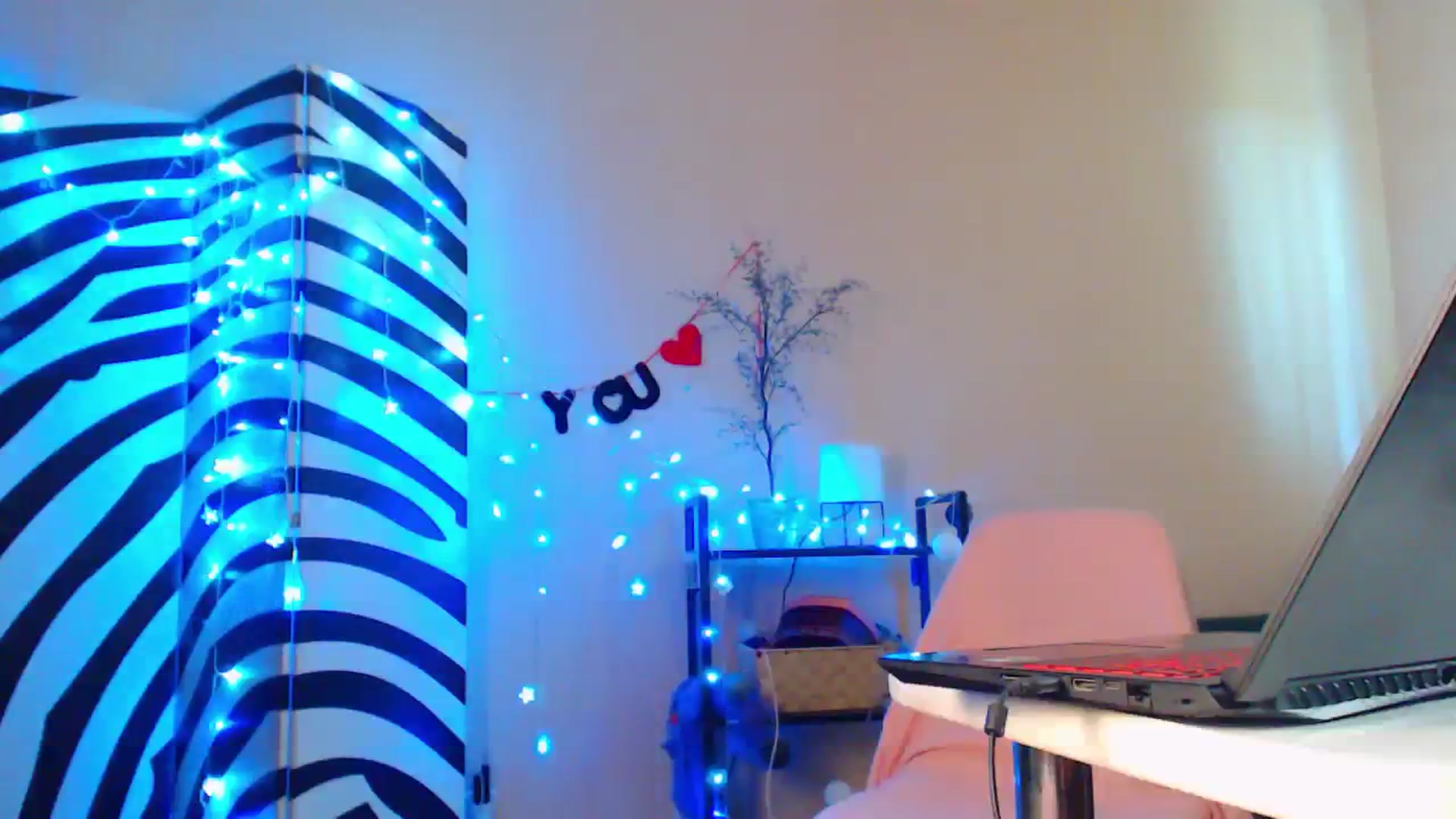 Gallery image thumbnail from Cos_Sexy's myfreecams stream on, 08/14/2023, 11:25 image 6 of 20