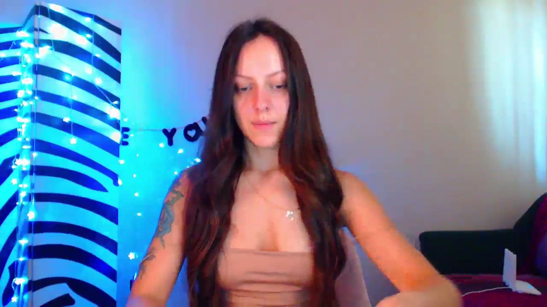 Gallery image thumbnail from Cos_Sexy's myfreecams stream on, 08/16/2023, 10:20 image 16 of 20
