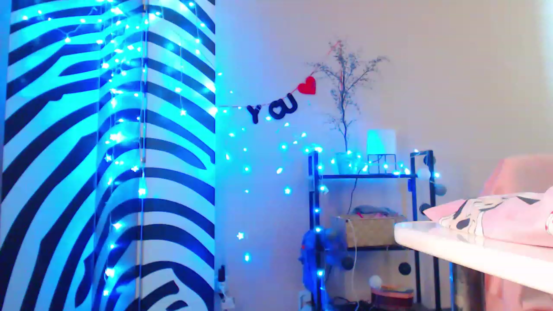 Gallery image thumbnail from Cos_Sexy's myfreecams stream on, 08/17/2023, 13:27 image 20 of 20