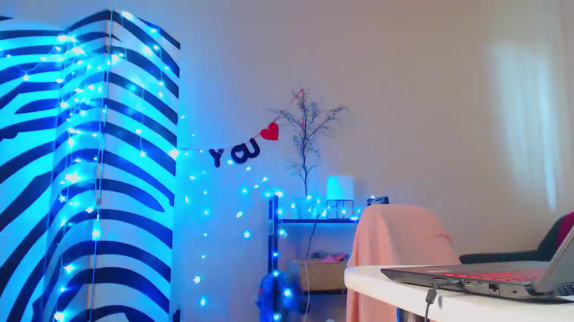 Gallery image thumbnail from Cos_Sexy's myfreecams stream on, 08/18/2023, 11:00 image 14 of 20