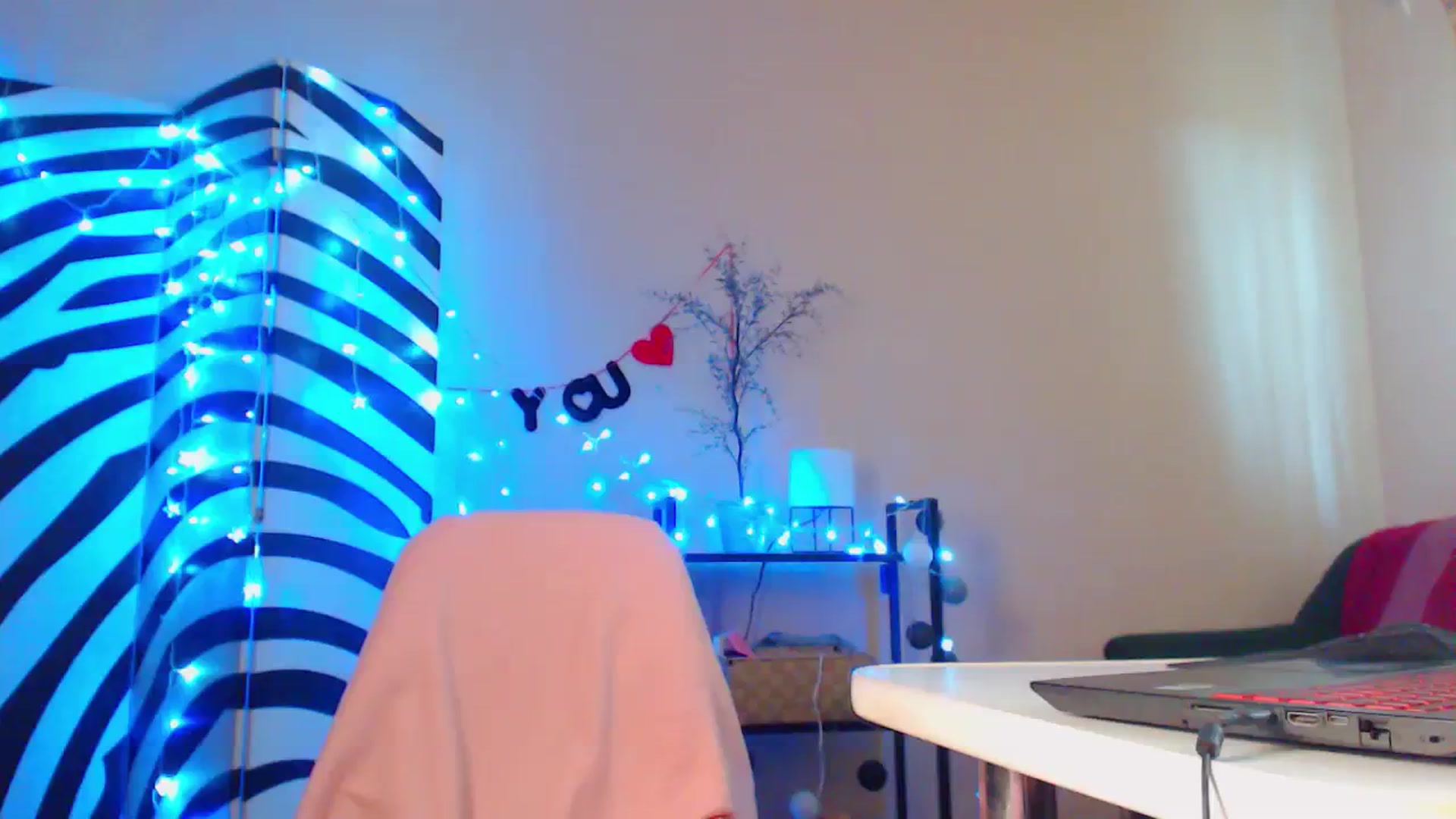 Gallery image thumbnail from Cos_Sexy's myfreecams stream on, 08/21/2023, 11:53 image 9 of 20