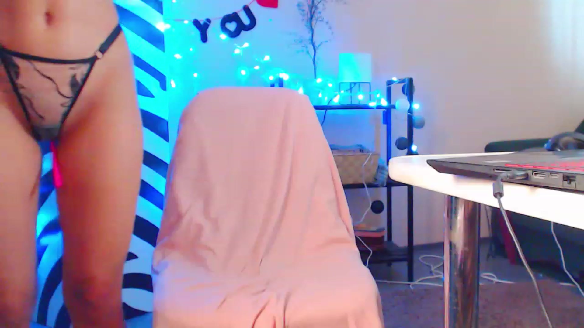 Gallery image thumbnail from Cos_Sexy's myfreecams stream on, 08/28/2023, 10:26 image 16 of 20
