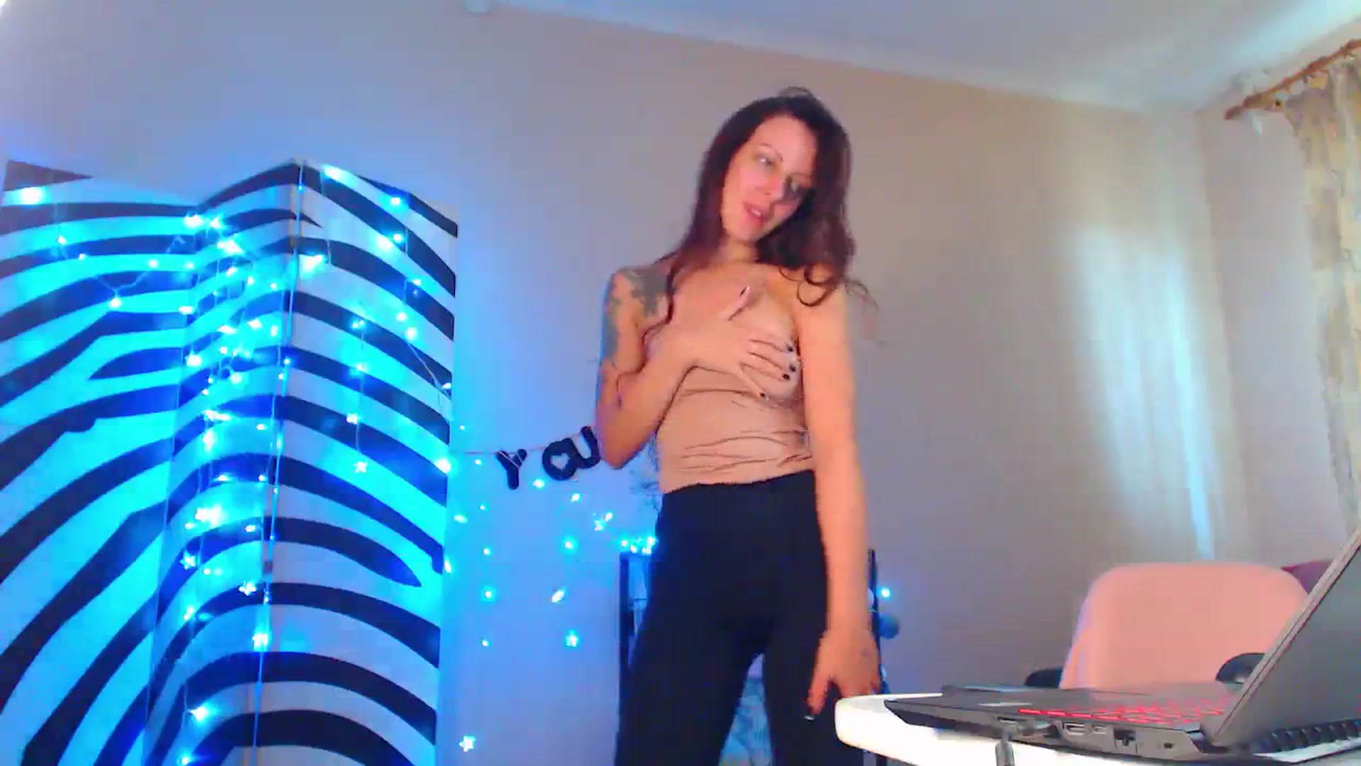 Gallery image thumbnail from Cos_Sexy's myfreecams stream on, 09/05/2023, 10:03 image 6 of 20