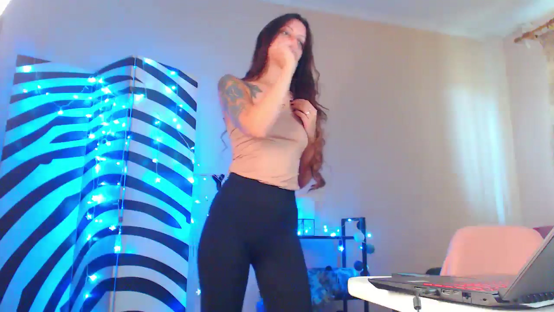 Gallery image thumbnail from Cos_Sexy's myfreecams stream on, 09/05/2023, 10:03 image 16 of 20