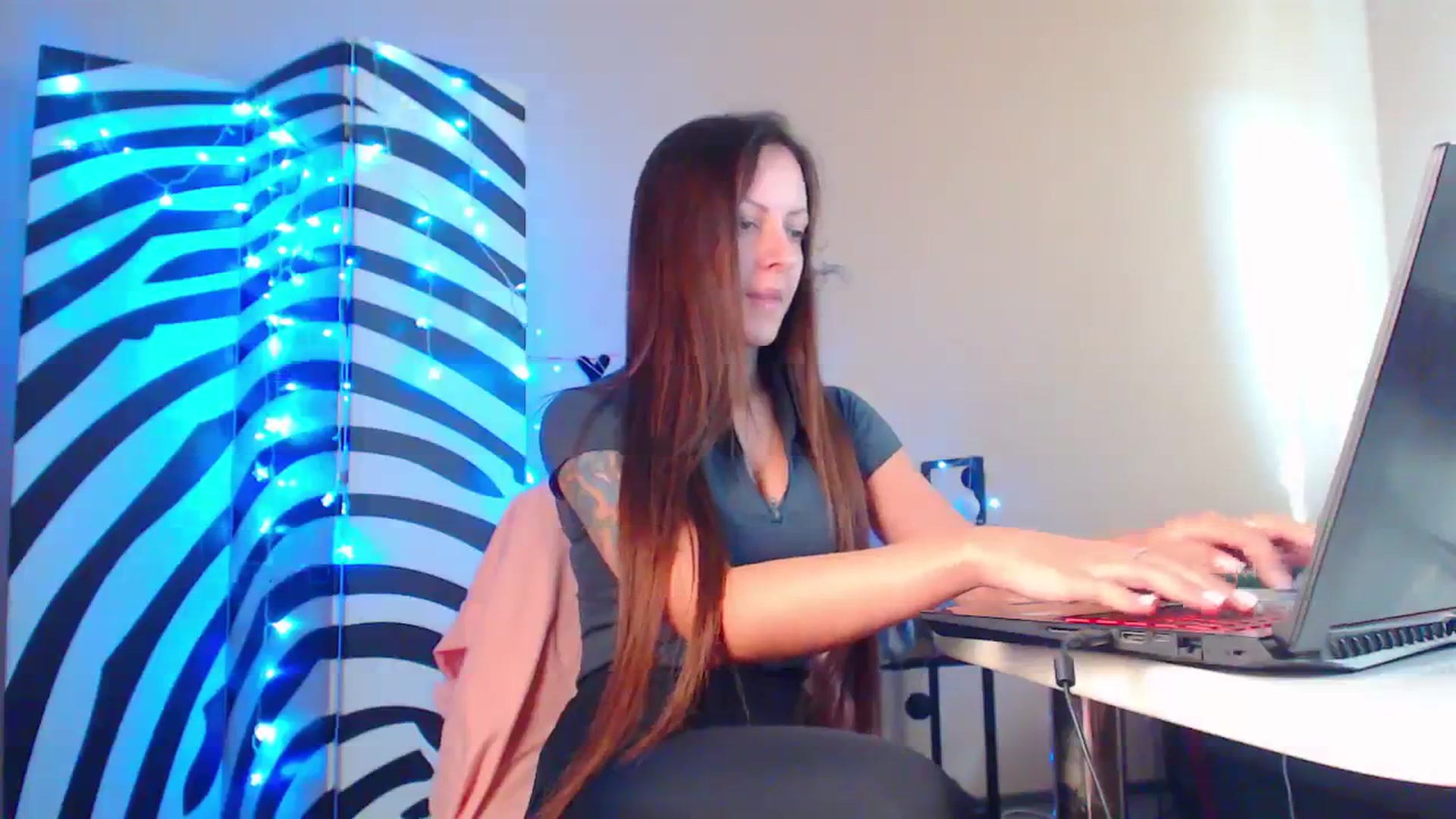 Gallery image thumbnail from Cos_Sexy's myfreecams stream on, 09/12/2023, 13:24 image 2 of 20