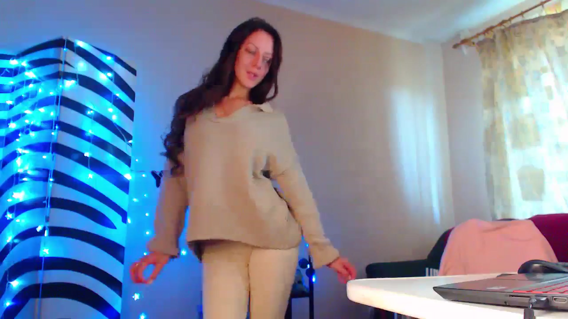 Gallery image thumbnail from Cos_Sexy's myfreecams stream on, 09/17/2023, 10:32 image 8 of 20