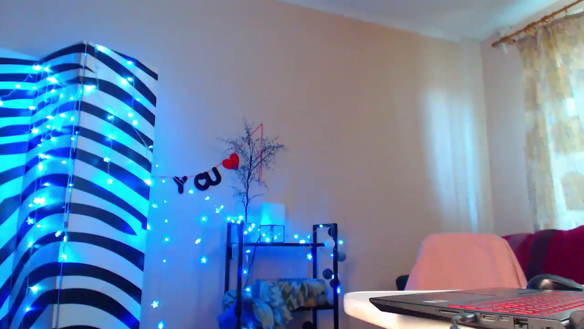 Gallery image thumbnail from Cos_Sexy's myfreecams stream on, 09/19/2023, 10:14 image 7 of 20