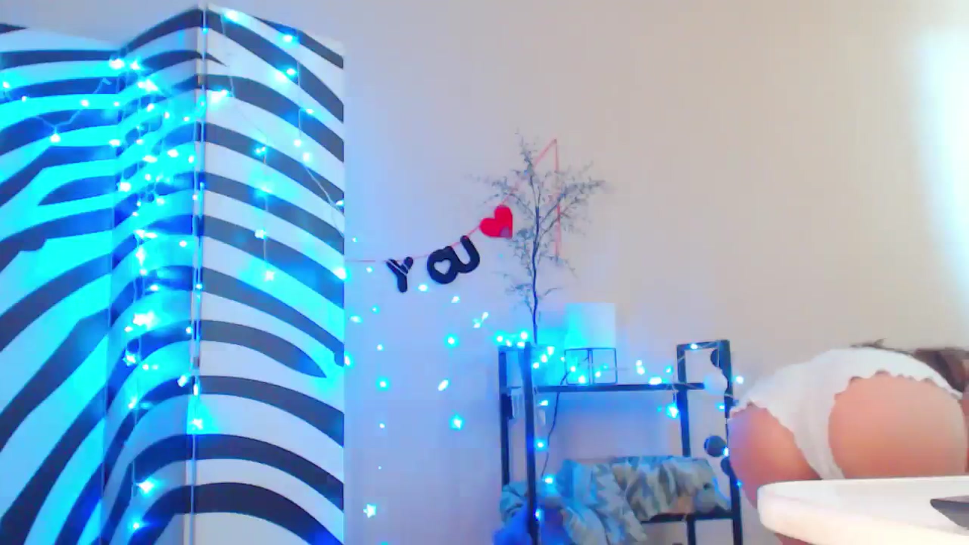 Gallery image thumbnail from Cos_Sexy's myfreecams stream on, 09/19/2023, 12:39 image 17 of 20