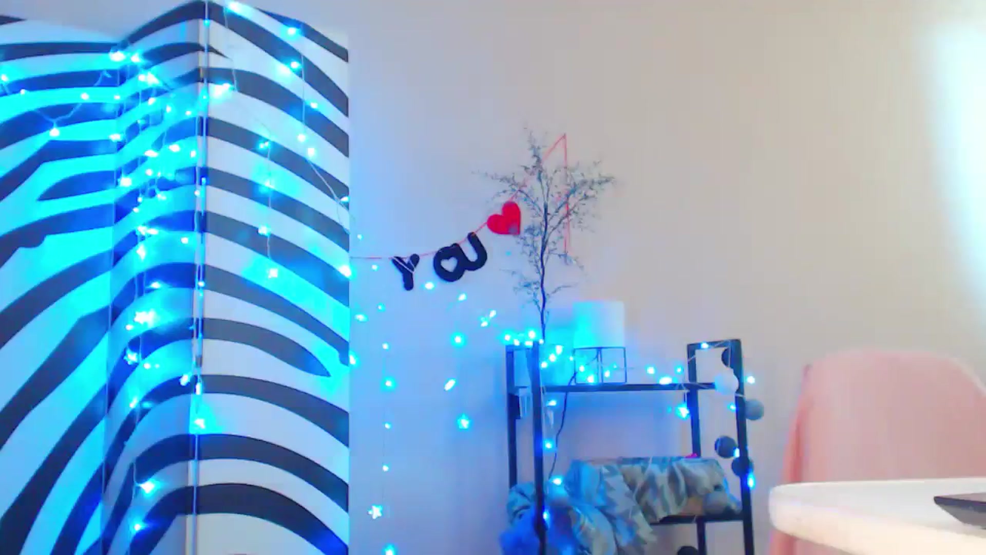 Gallery image thumbnail from Cos_Sexy's myfreecams stream on, 09/19/2023, 12:39 image 18 of 20