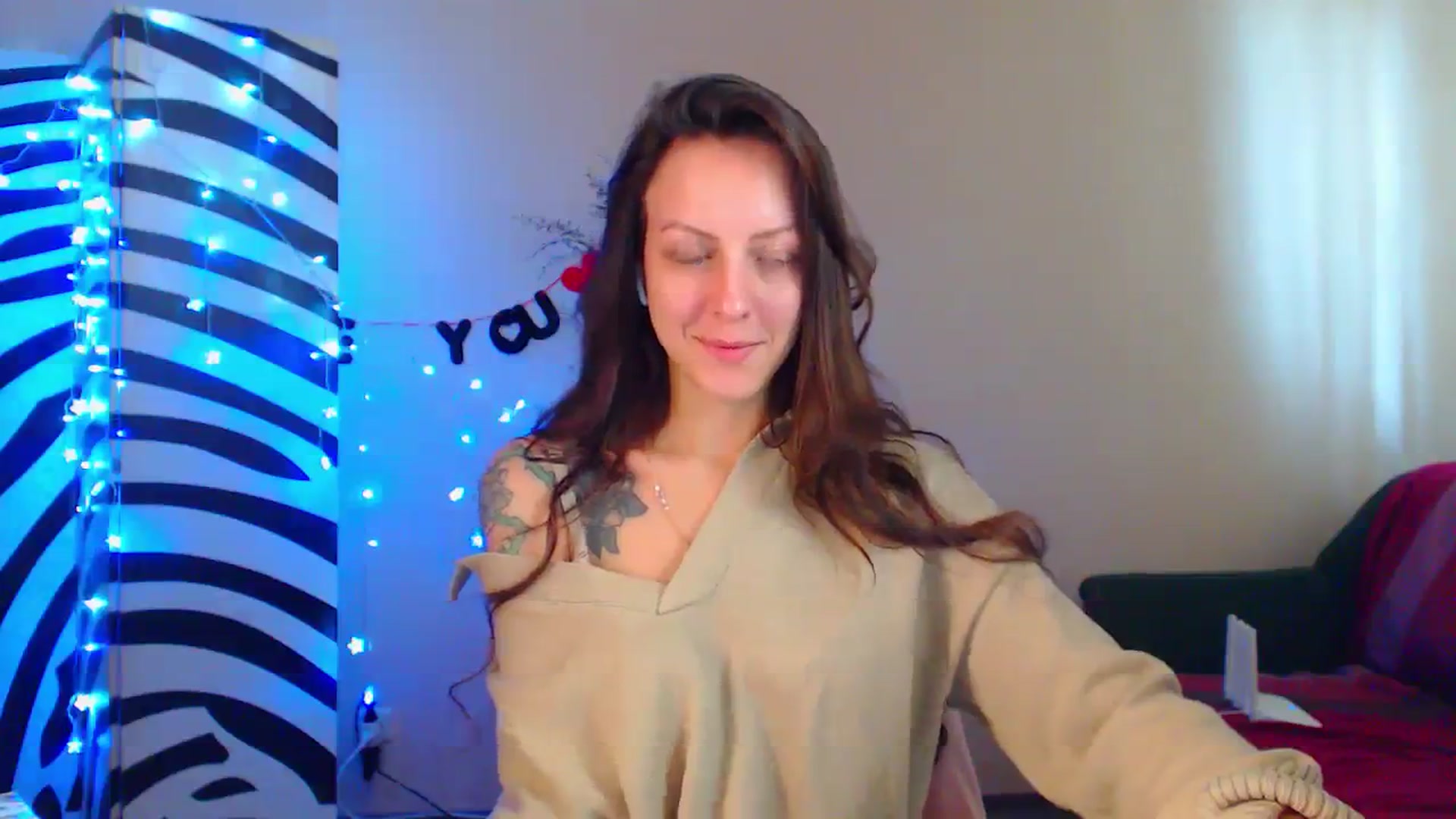 Gallery image thumbnail from Cos_Sexy's myfreecams stream on, 09/20/2023, 10:27 image 17 of 20