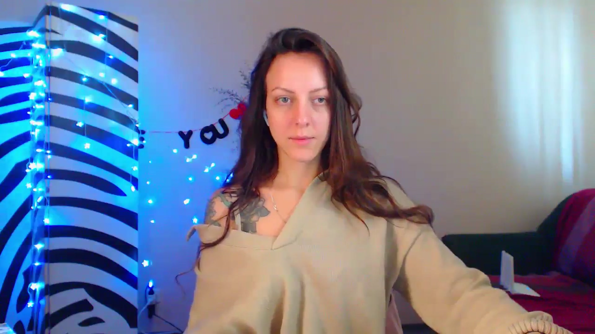 Gallery image thumbnail from Cos_Sexy's myfreecams stream on, 09/20/2023, 10:27 image 13 of 20