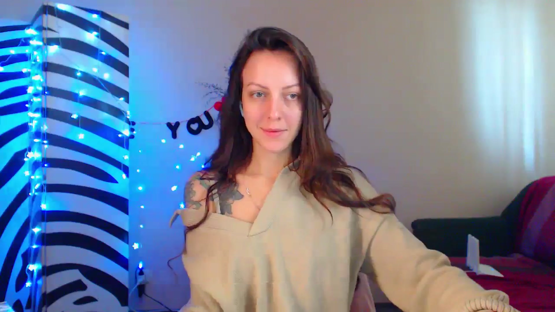 Gallery image thumbnail from Cos_Sexy's myfreecams stream on, 09/20/2023, 10:27 image 16 of 20