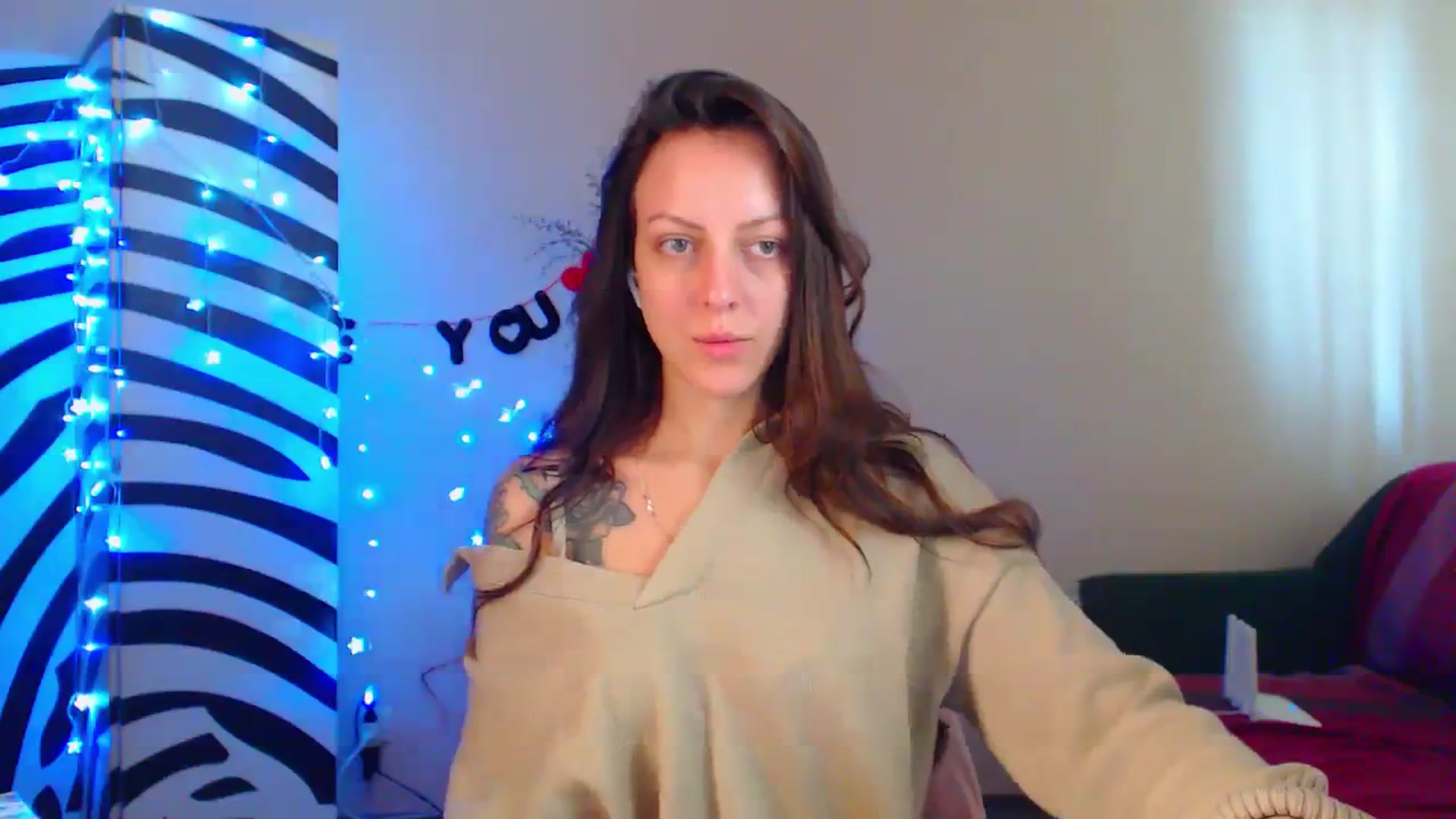 Gallery image thumbnail from Cos_Sexy's myfreecams stream on, 09/20/2023, 10:27 image 14 of 20