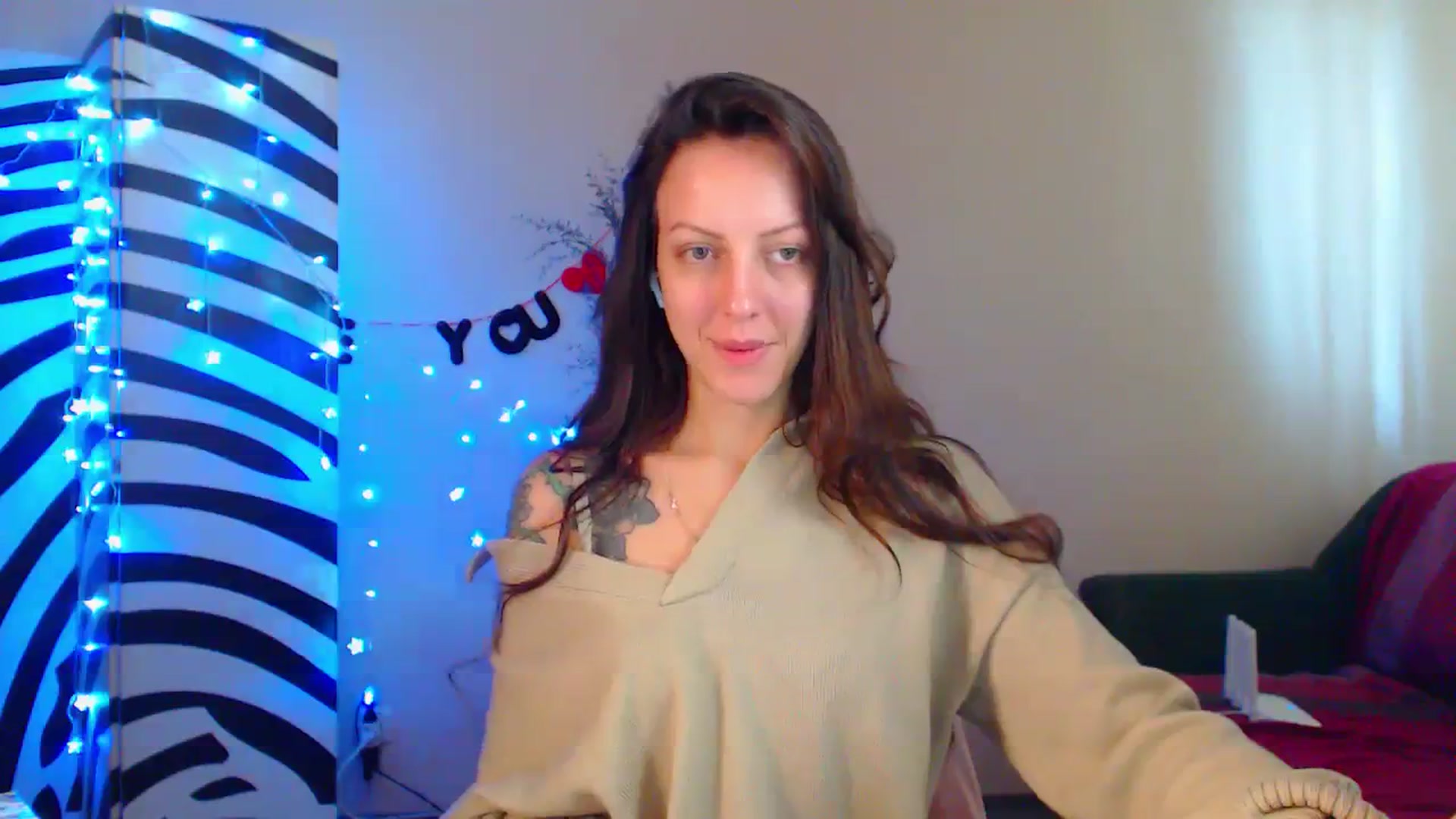 Gallery image thumbnail from Cos_Sexy's myfreecams stream on, 09/20/2023, 10:27 image 15 of 20