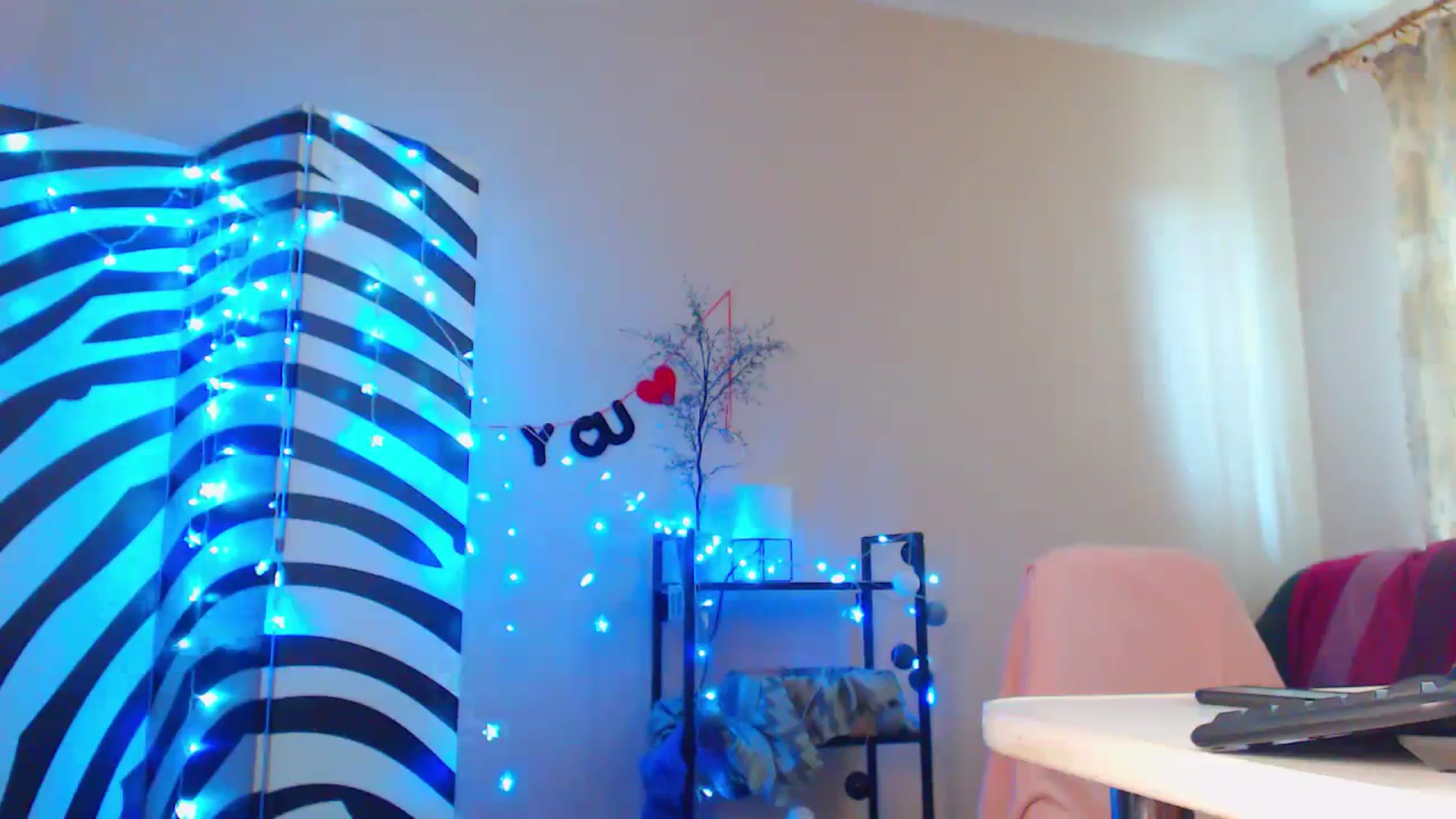 Gallery image thumbnail from Cos_Sexy's myfreecams stream on, 09/20/2023, 11:18 image 8 of 20