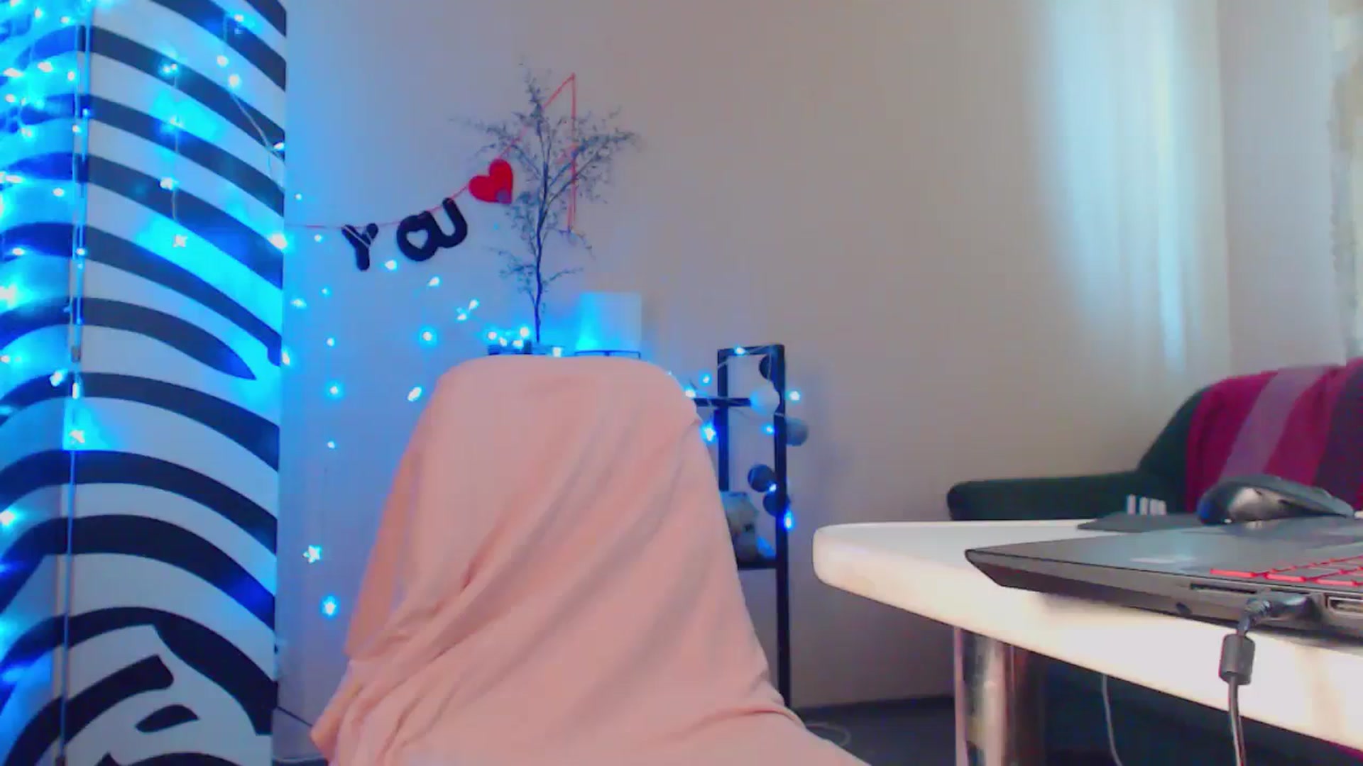 Gallery image thumbnail from Cos_Sexy's myfreecams stream on, 09/24/2023, 11:28 image 16 of 20