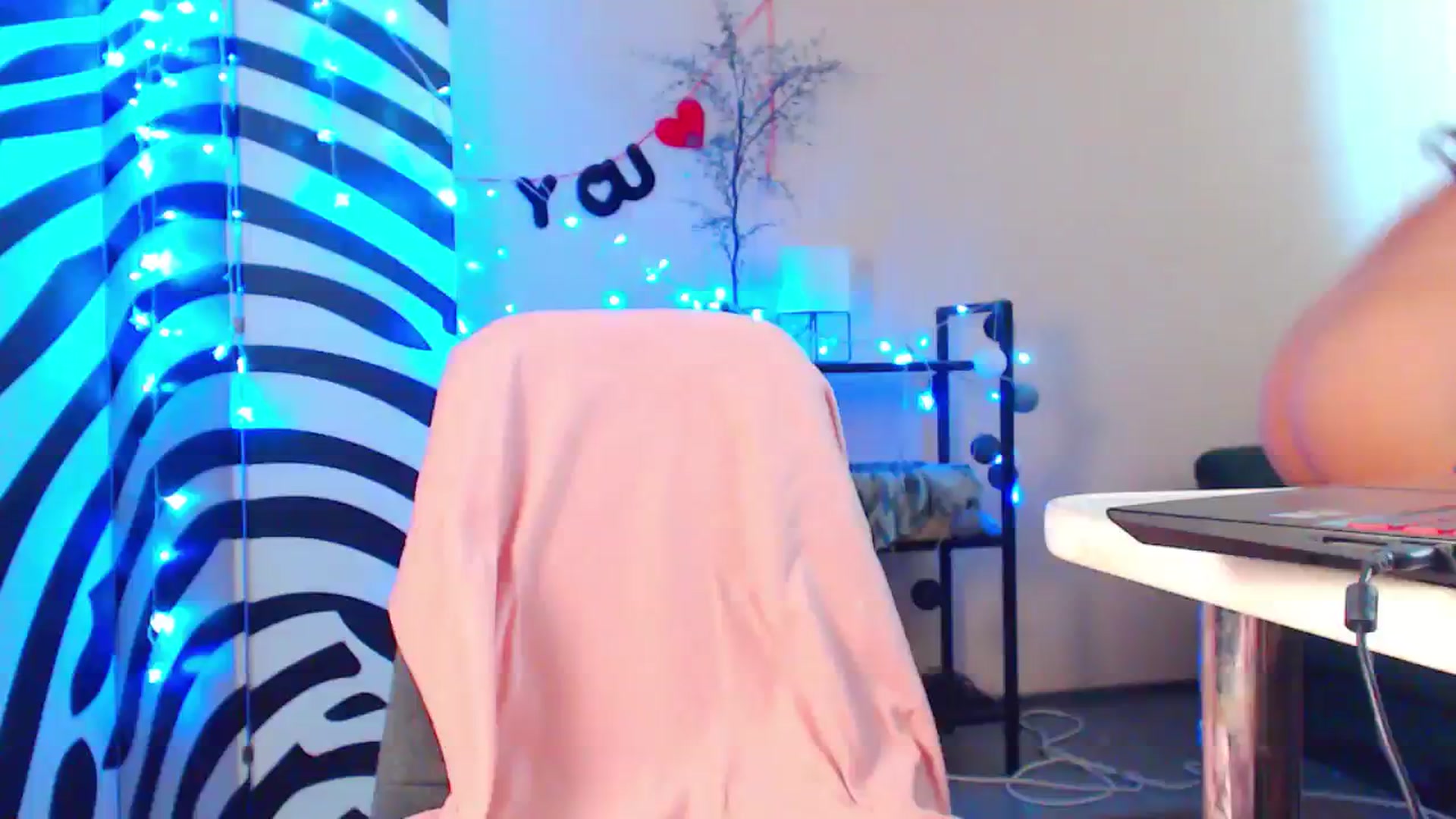 Gallery image thumbnail from Cos_Sexy's myfreecams stream on, 09/27/2023, 11:31 image 20 of 20
