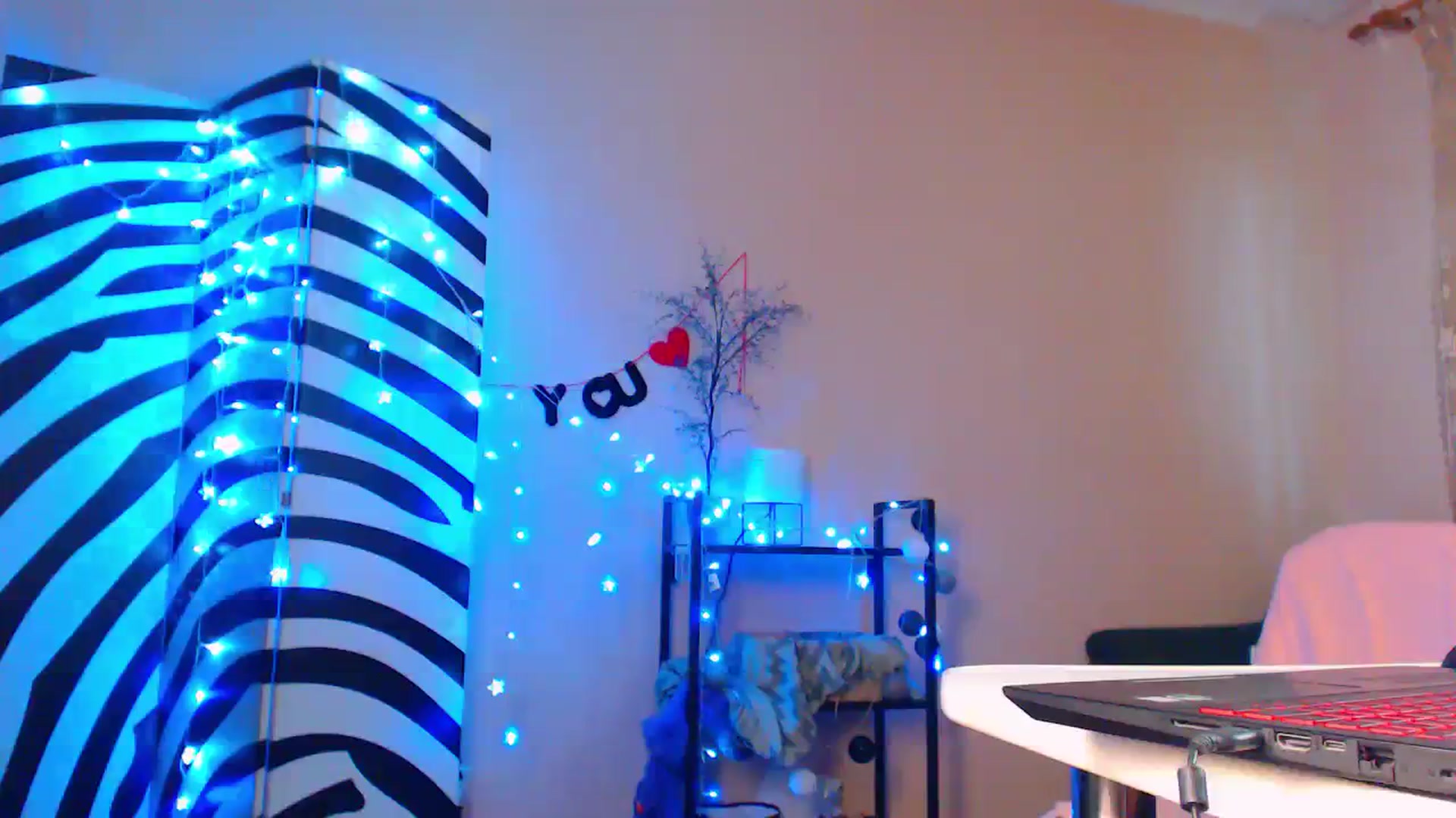 Gallery image thumbnail from Cos_Sexy's myfreecams stream on, 10/08/2023, 12:24 image 6 of 20