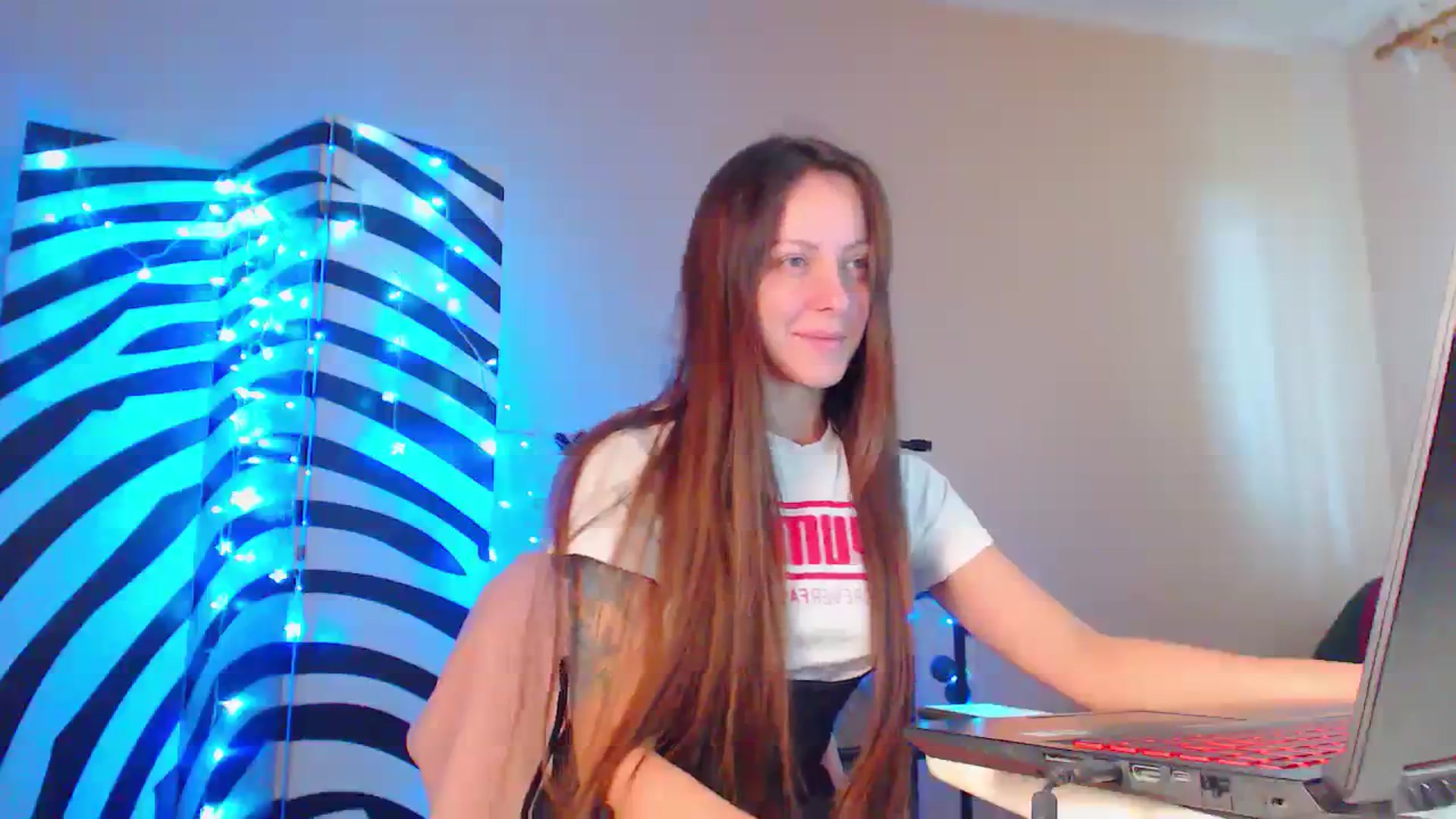 Gallery image thumbnail from Cos_Sexy's myfreecams stream on, 10/17/2023, 10:56 image 20 of 20