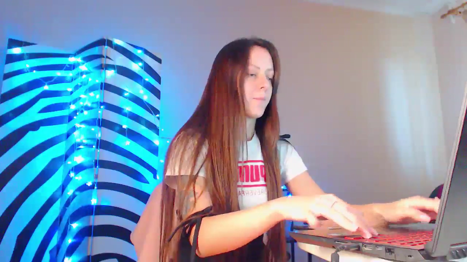 Gallery image thumbnail from Cos_Sexy's myfreecams stream on, 10/17/2023, 10:56 image 17 of 20