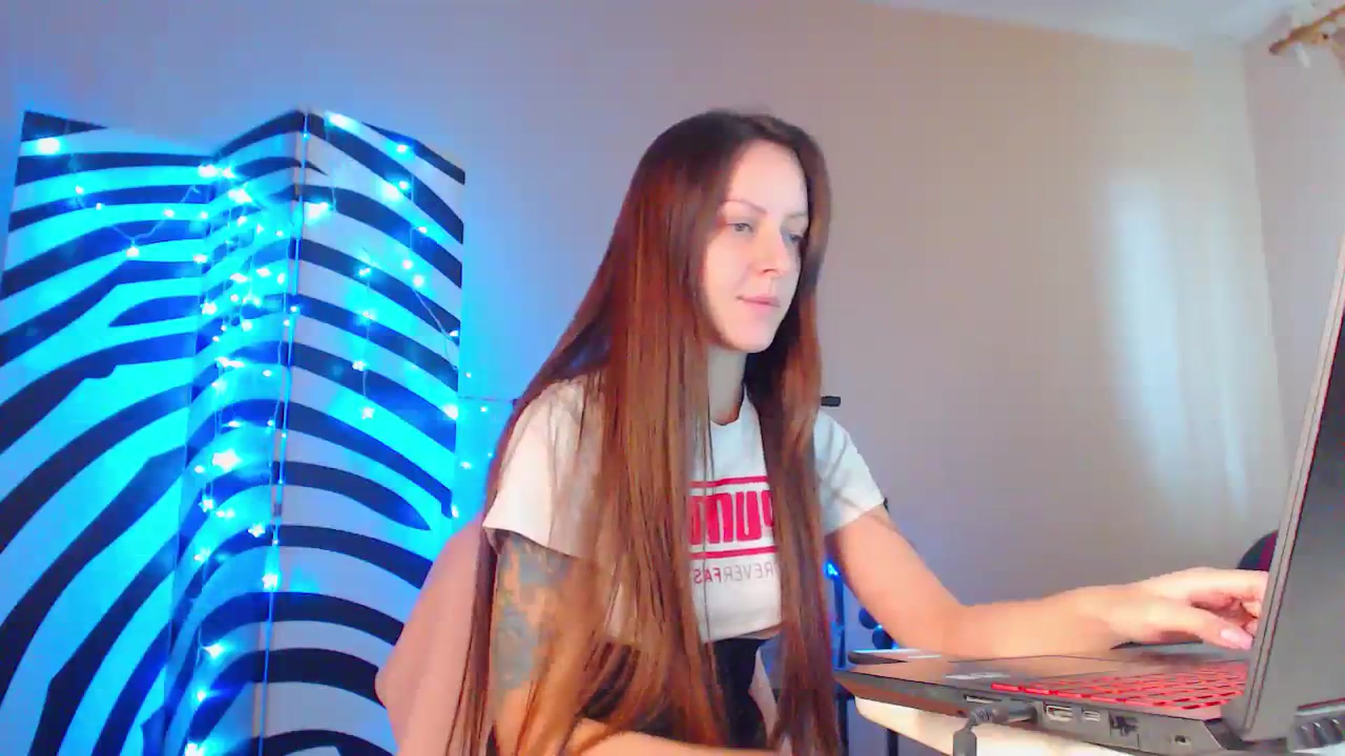 Gallery image thumbnail from Cos_Sexy's myfreecams stream on, 10/17/2023, 10:56 image 19 of 20