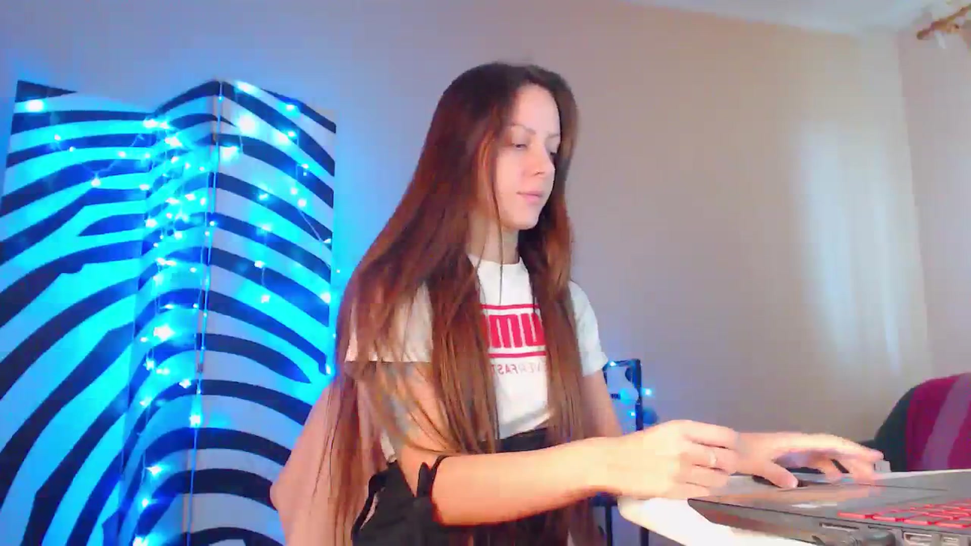 Gallery image thumbnail from Cos_Sexy's myfreecams stream on, 10/17/2023, 10:56 image 13 of 20