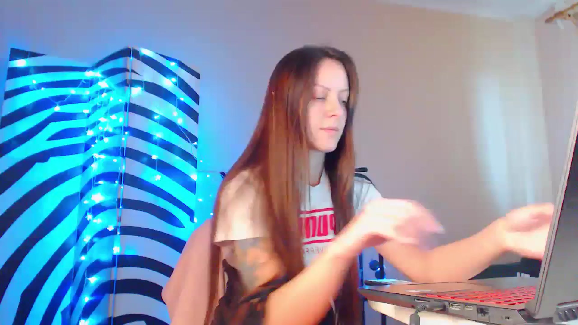 Gallery image thumbnail from Cos_Sexy's myfreecams stream on, 10/17/2023, 10:56 image 18 of 20