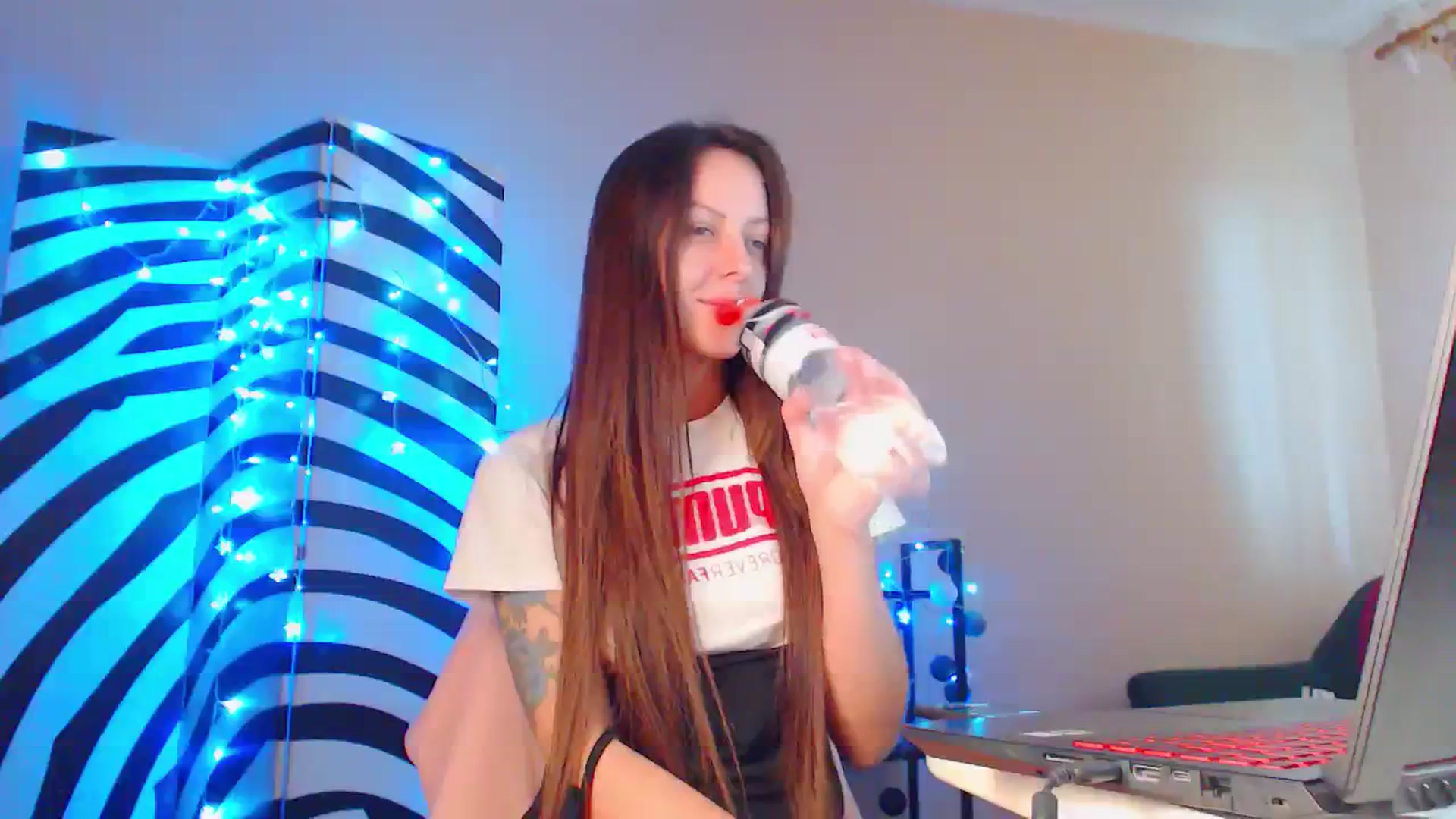 Gallery image thumbnail from Cos_Sexy's myfreecams stream on, 10/17/2023, 10:56 image 15 of 20