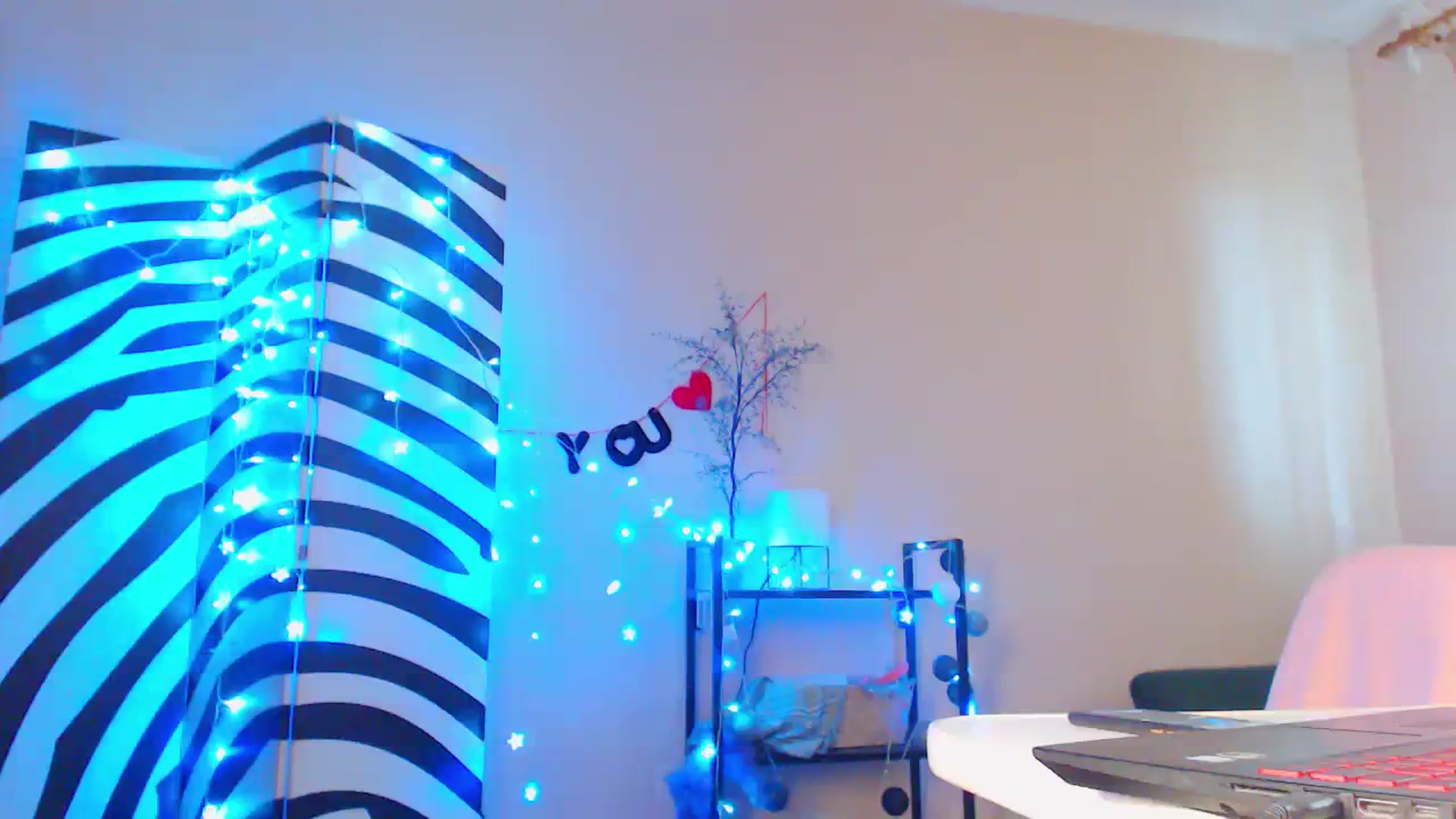 Gallery image thumbnail from Cos_Sexy's myfreecams stream on, 10/17/2023, 10:56 image 12 of 20