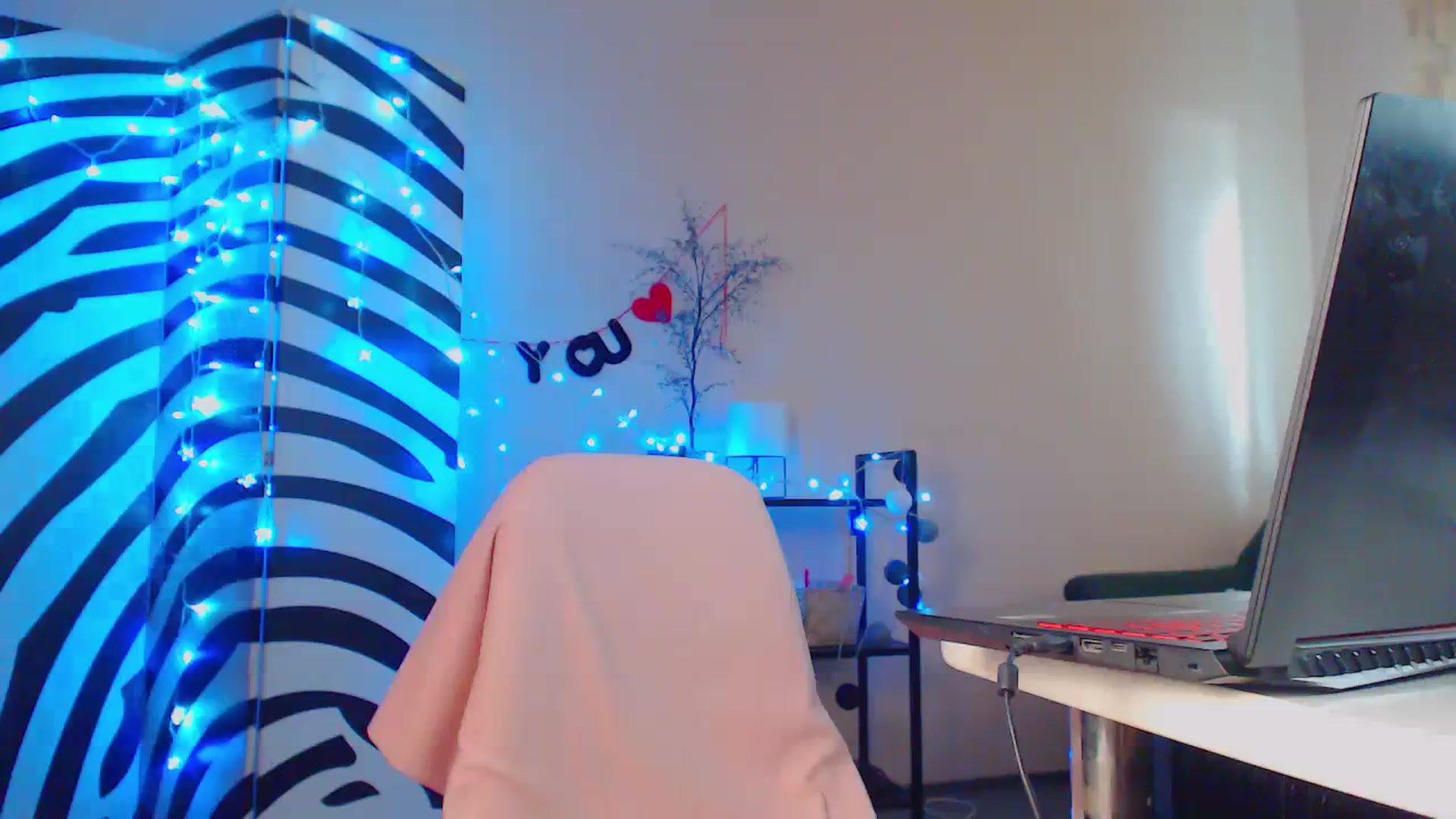 Gallery image thumbnail from Cos_Sexy's myfreecams stream on, 10/27/2023, 13:18 image 17 of 20