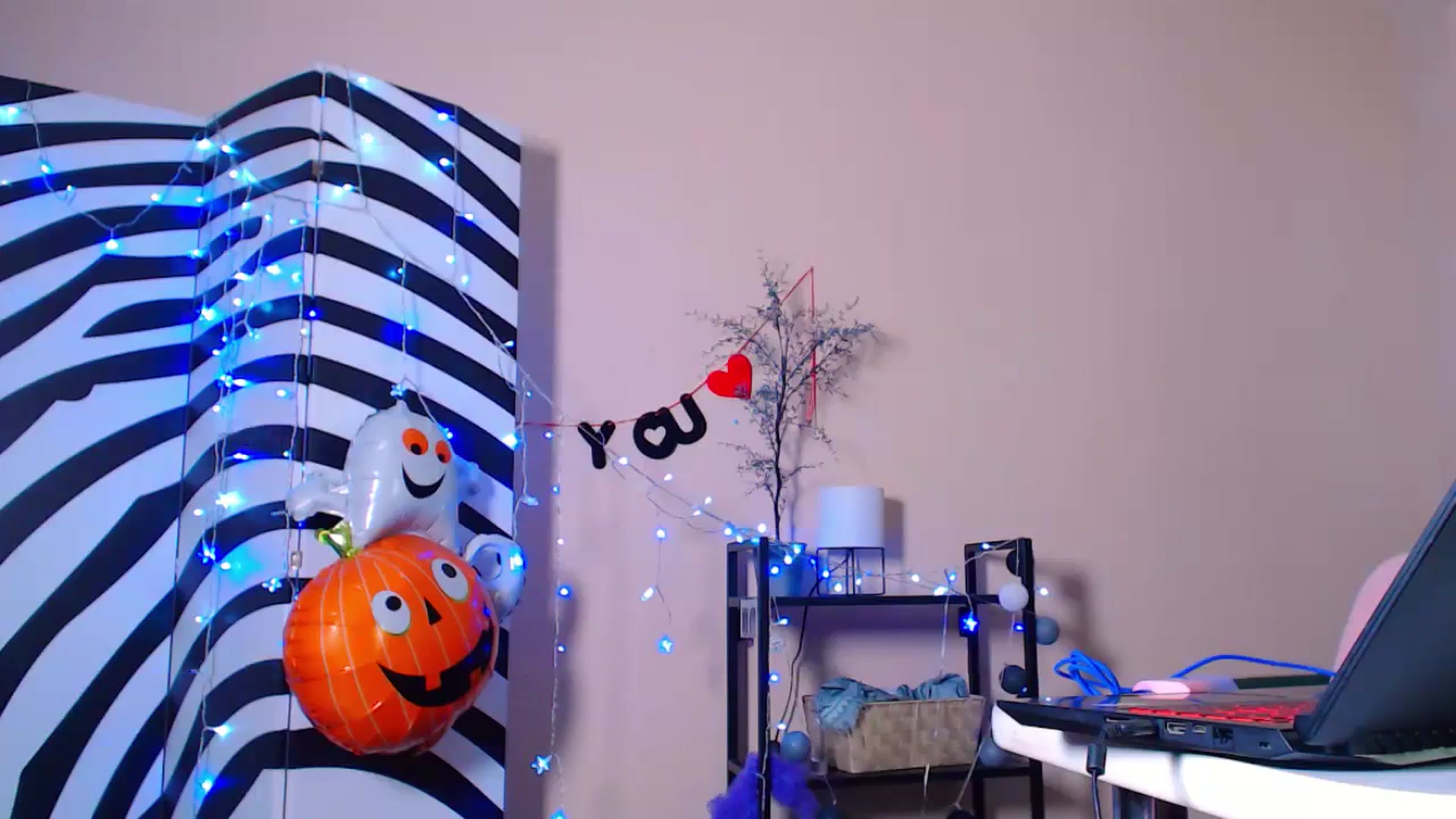 Gallery image thumbnail from Cos_Sexy's myfreecams stream on, 11/03/2023, 12:54 image 19 of 20