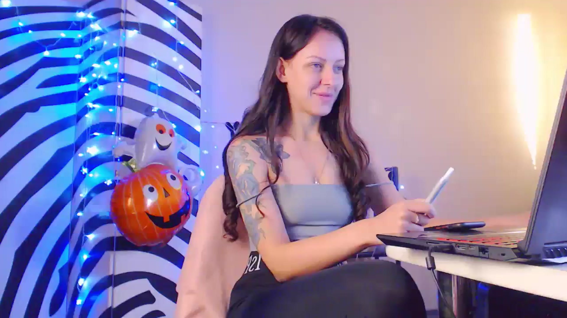 Gallery image thumbnail from Cos_Sexy's myfreecams stream on, 11/06/2023, 14:14 image 15 of 20