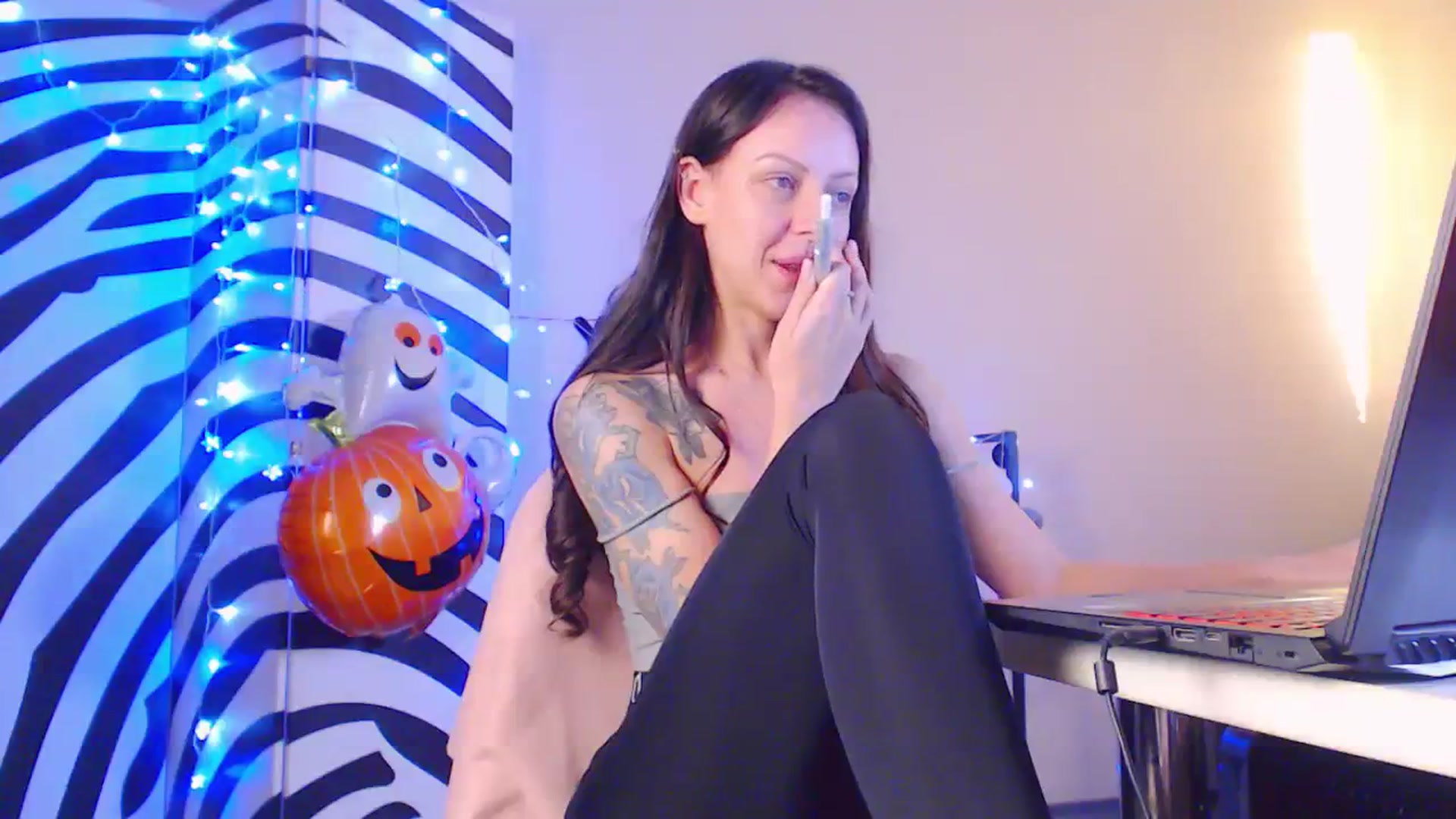 Gallery image thumbnail from Cos_Sexy's myfreecams stream on, 11/06/2023, 14:14 image 17 of 20