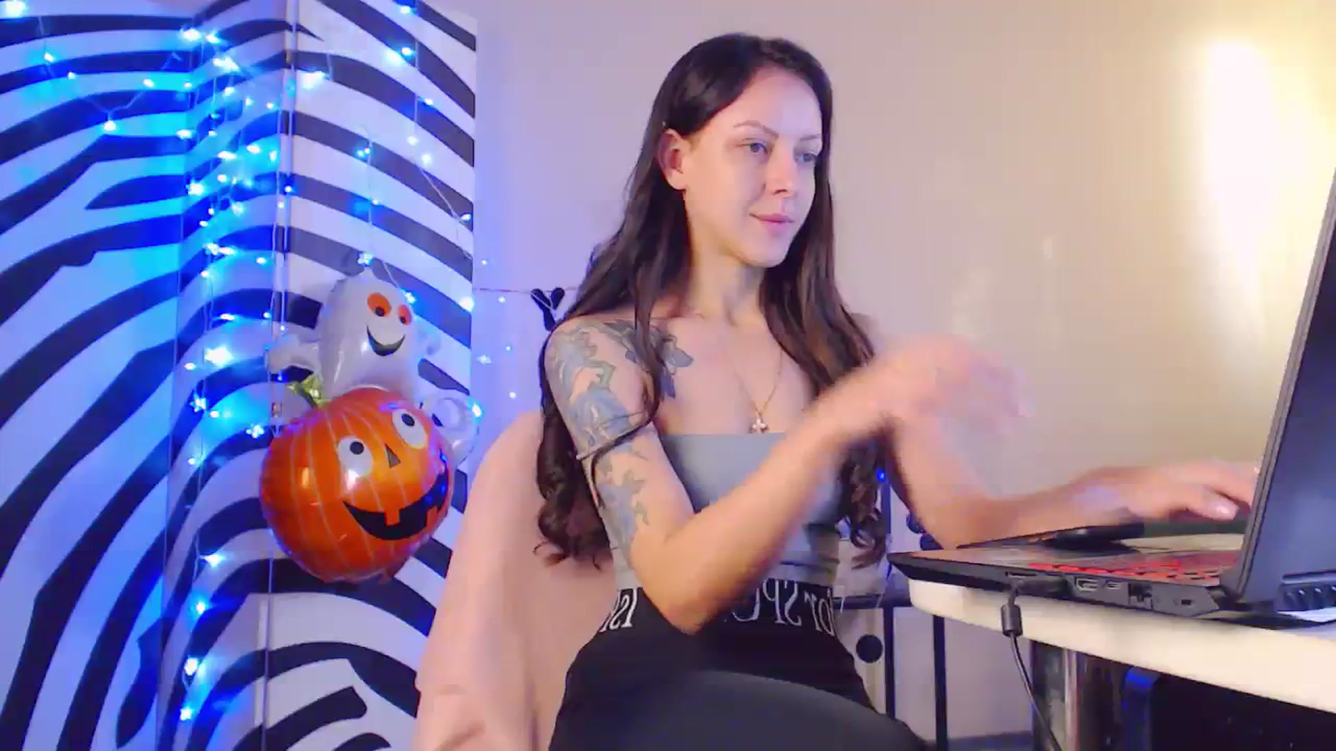 Gallery image thumbnail from Cos_Sexy's myfreecams stream on, 11/06/2023, 14:14 image 10 of 20