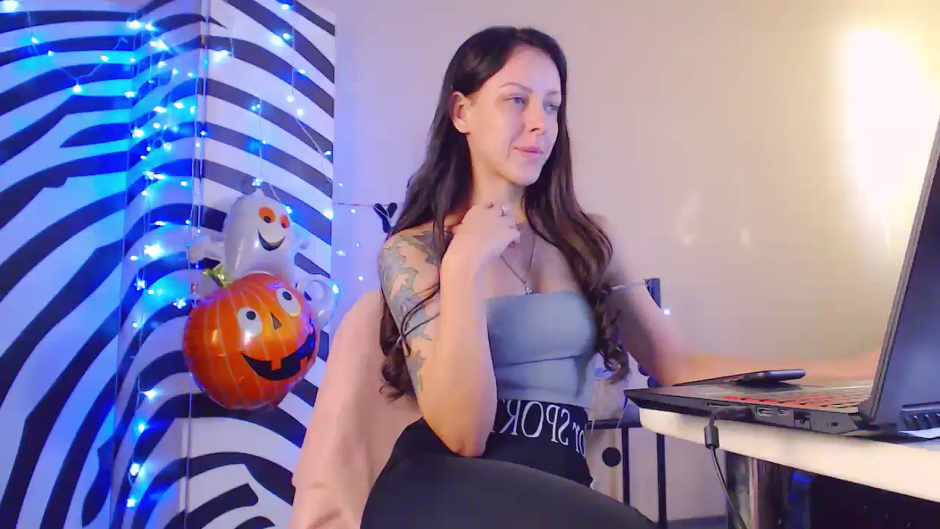 Gallery image thumbnail from Cos_Sexy's myfreecams stream on, 11/06/2023, 14:14 image 9 of 20