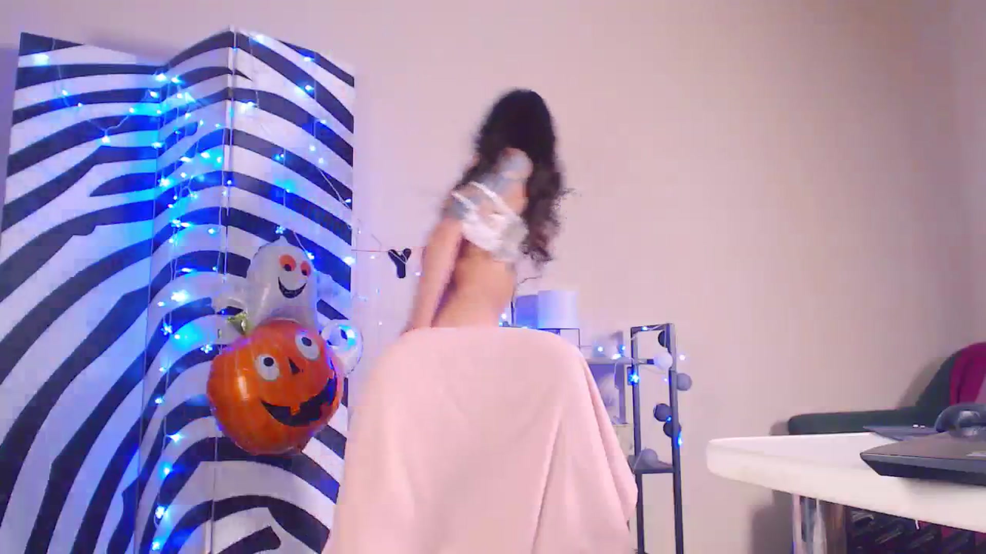Gallery image thumbnail from Cos_Sexy's myfreecams stream on, 11/14/2023, 12:42 image 13 of 20
