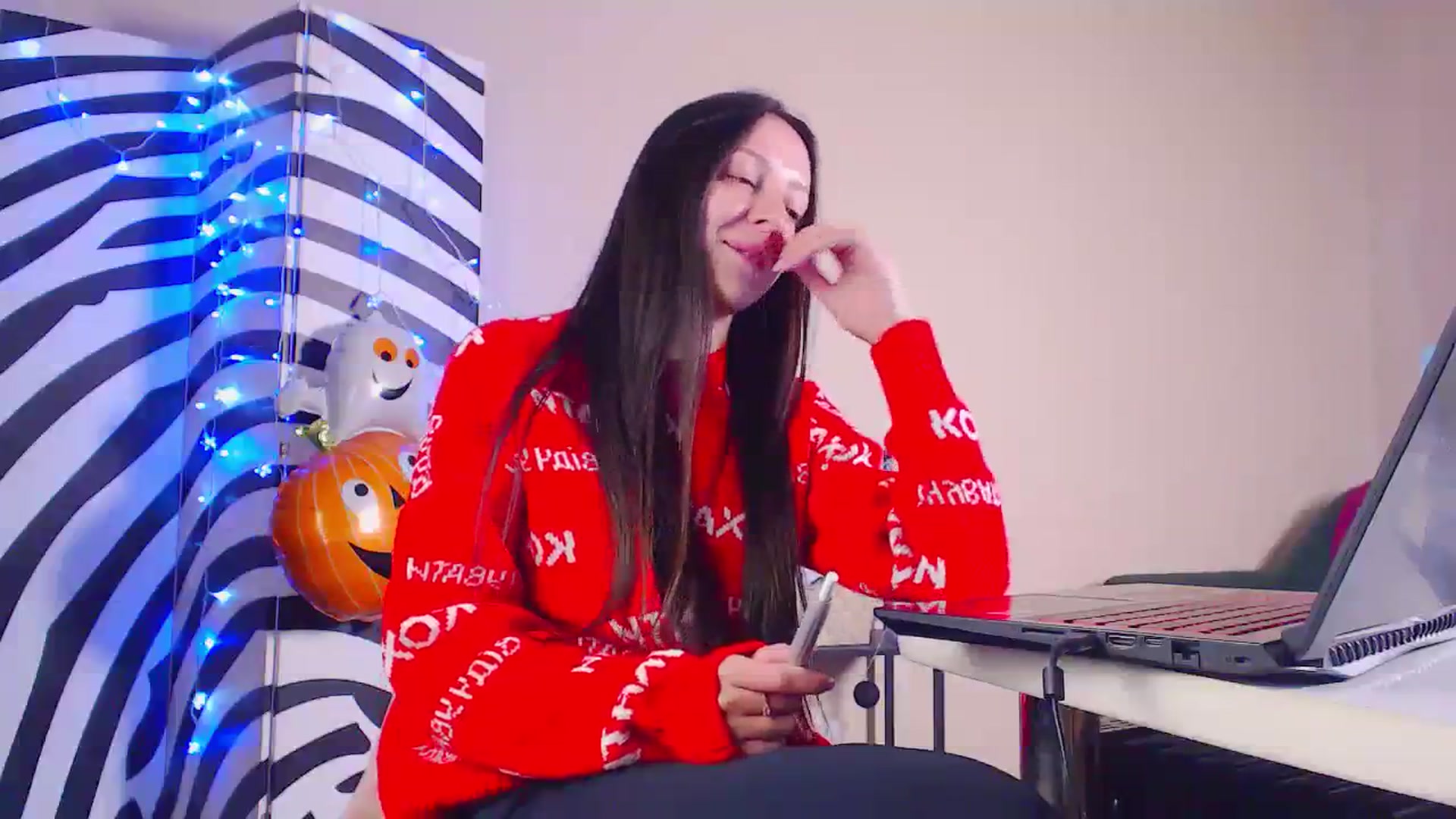 Gallery image thumbnail from Cos_Sexy's myfreecams stream on, 11/16/2023, 14:13 image 18 of 20