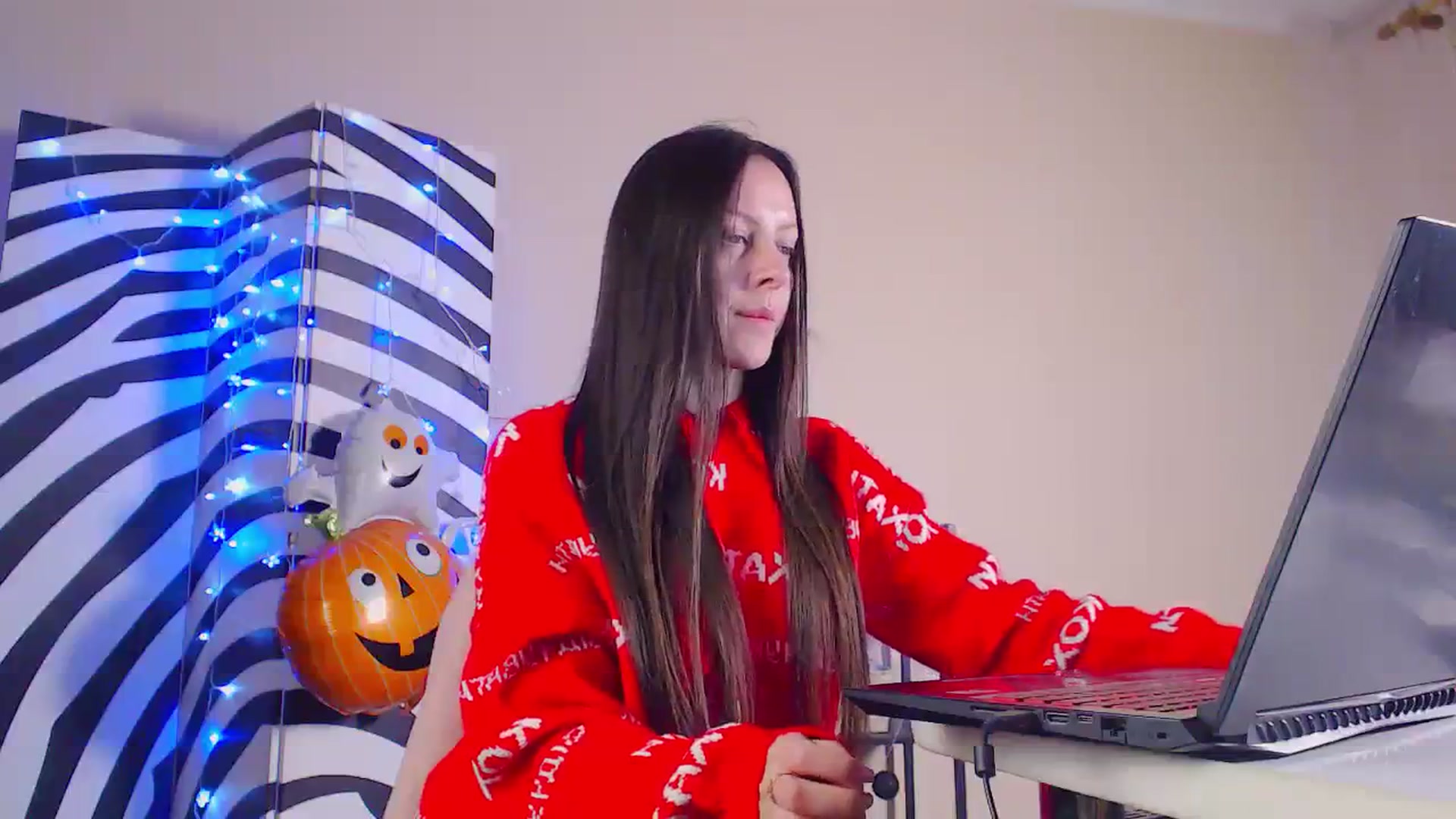 Gallery image thumbnail from Cos_Sexy's myfreecams stream on, 11/16/2023, 14:13 image 14 of 20