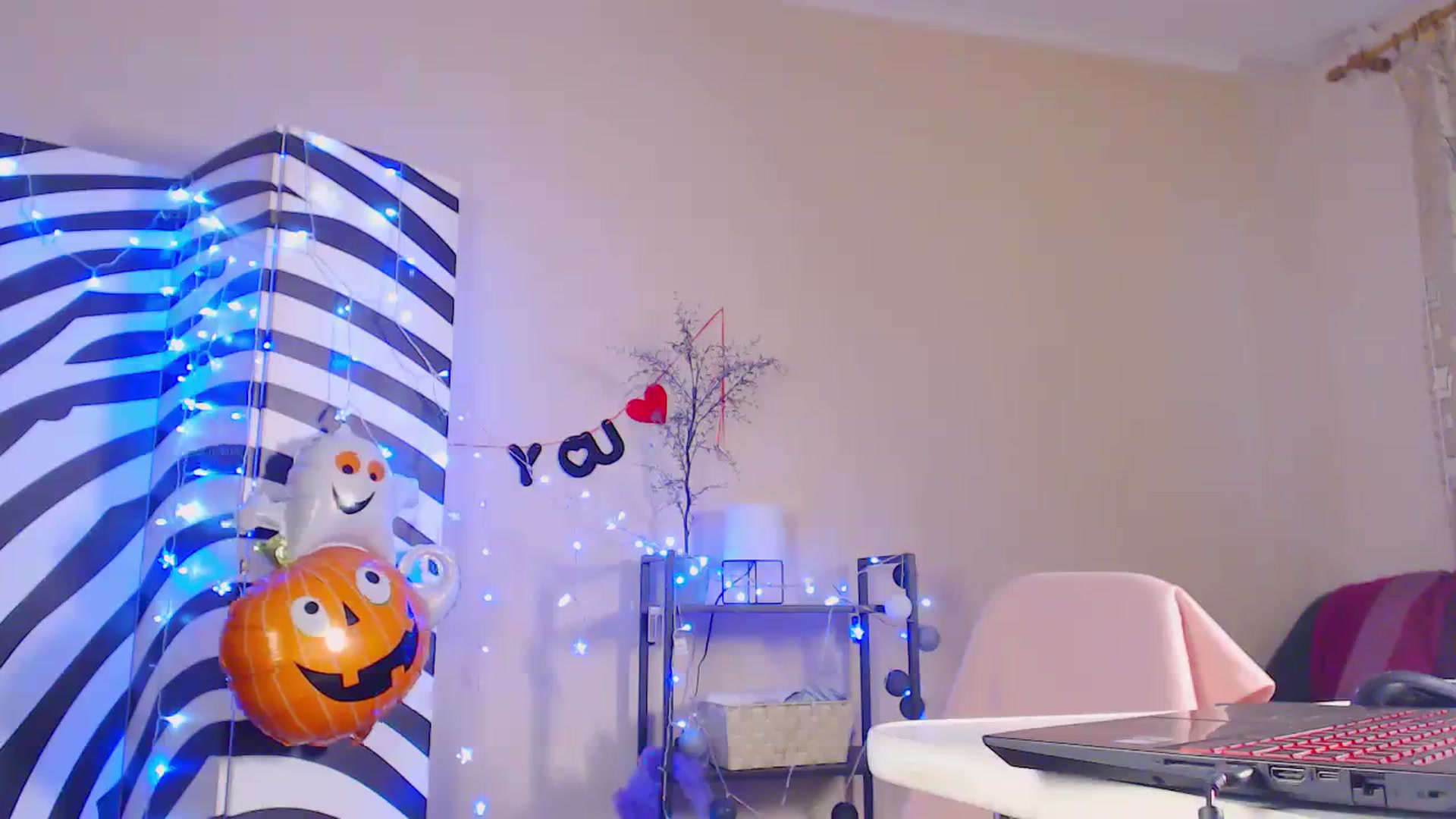 Gallery image thumbnail from Cos_Sexy's myfreecams stream on, 11/16/2023, 14:13 image 4 of 20