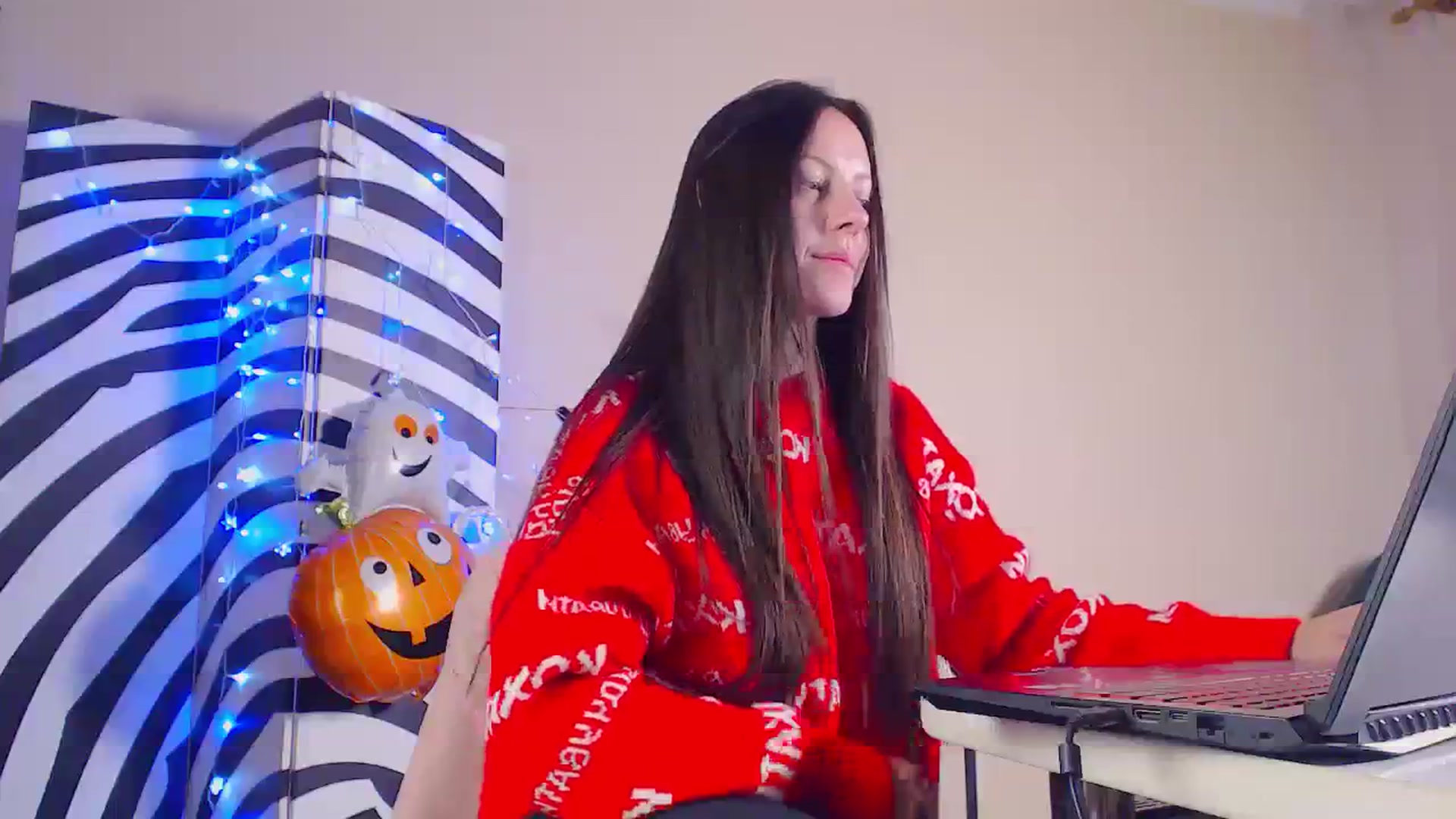 Gallery image thumbnail from Cos_Sexy's myfreecams stream on, 11/16/2023, 14:13 image 12 of 20