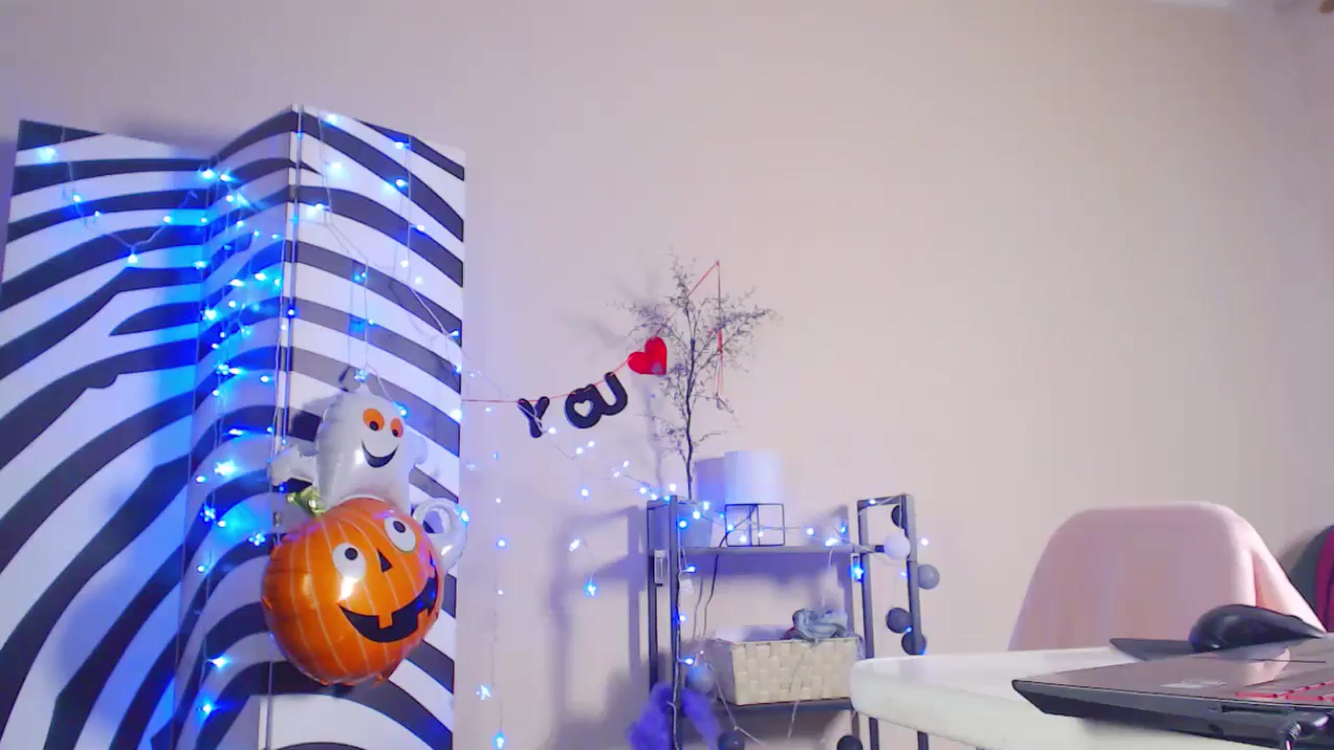 Gallery image thumbnail from Cos_Sexy's myfreecams stream on, 11/17/2023, 13:17 image 19 of 20