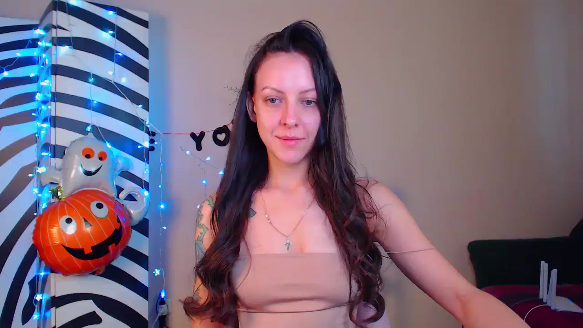Gallery image thumbnail from Cos_Sexy's myfreecams stream on, 11/22/2023, 12:18 image 3 of 20