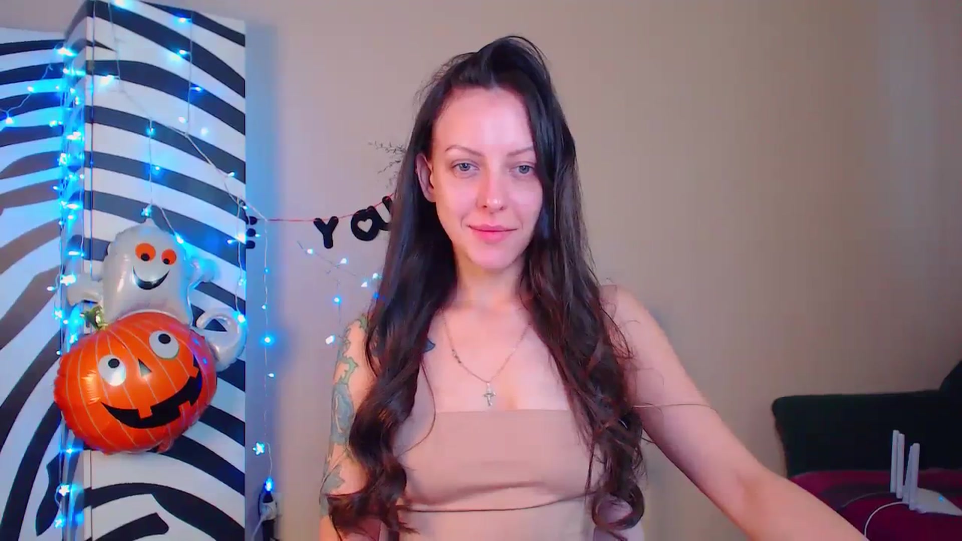 Gallery image thumbnail from Cos_Sexy's myfreecams stream on, 11/22/2023, 12:18 image 8 of 20
