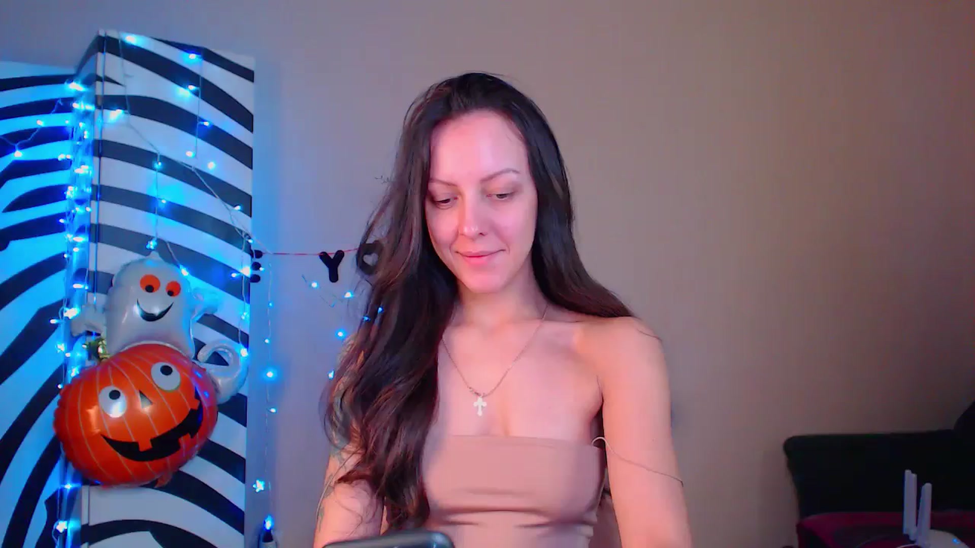 Gallery image thumbnail from Cos_Sexy's myfreecams stream on, 11/22/2023, 14:09 image 1 of 20